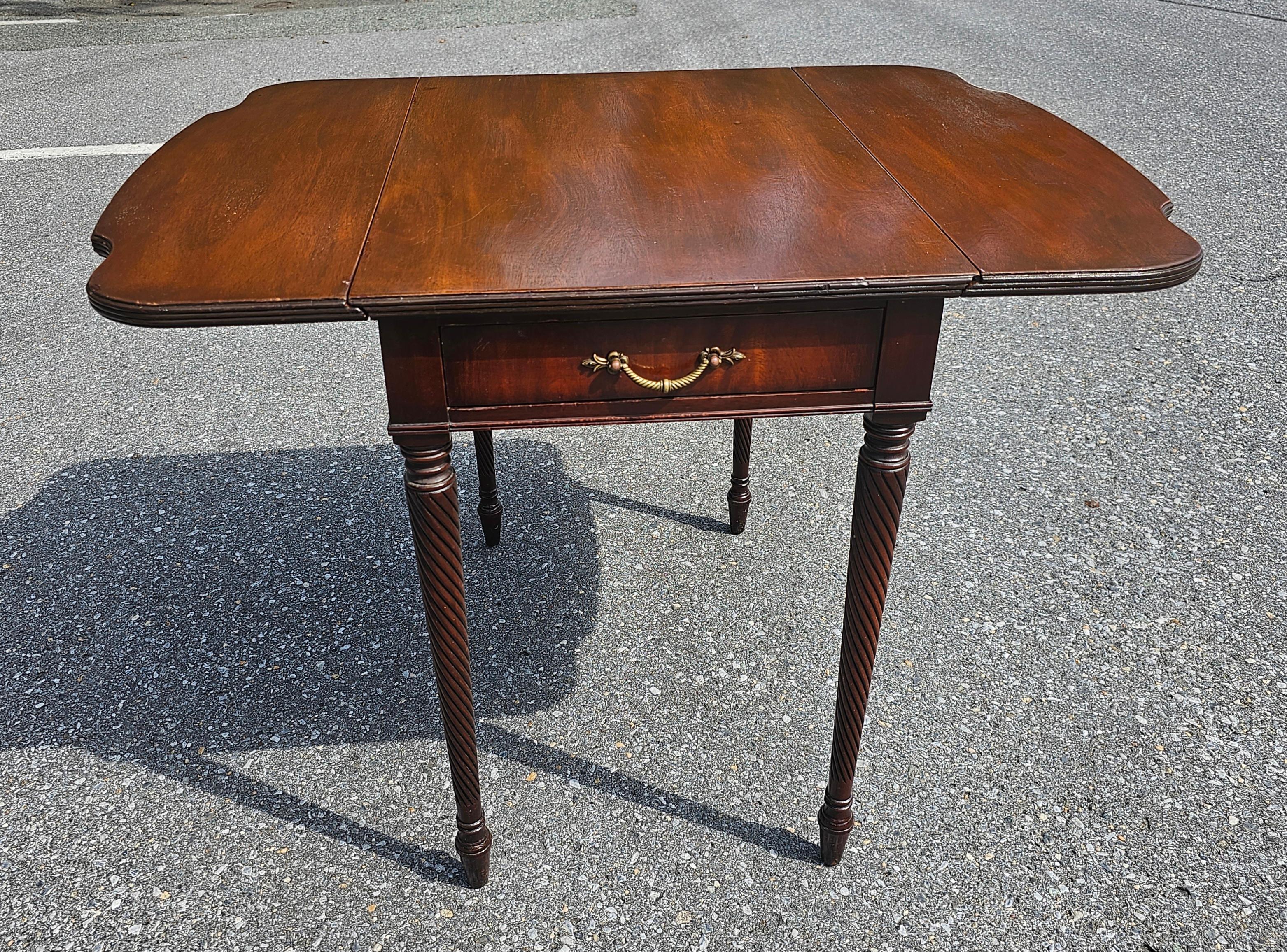 20th Century Early 20th C. Imperial Grand Rapids Mid Century Mahogany Pembroke Table For Sale