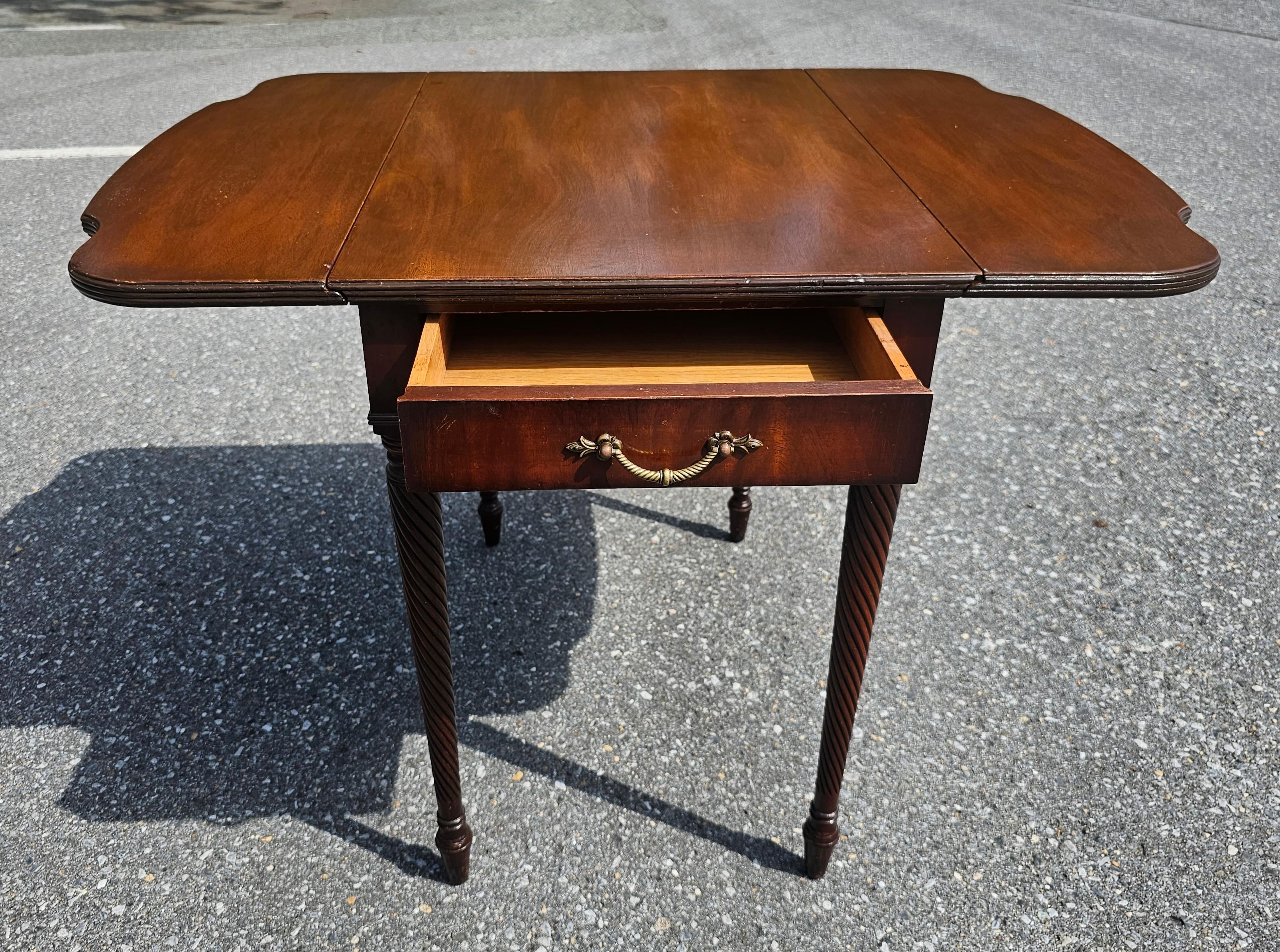 Varnished Early 20th C. Imperial Grand Rapids Mid Century Mahogany Pembroke Table For Sale