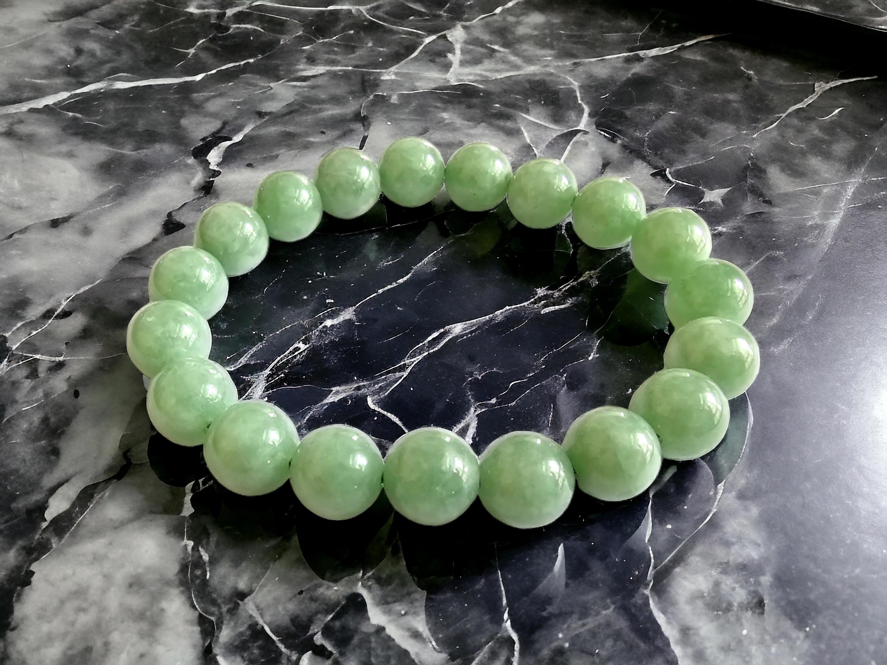 Imperial Green Burmese A-Jade Jadeite Beaded Bracelet (10mm Each x 19 beads) 05002

10mm each, 19 perfectly calibrated Green Jadeite Beads. Some of the rarest naturally occurring hues of A-Jadeite, calibrated Green creates a visually stunning