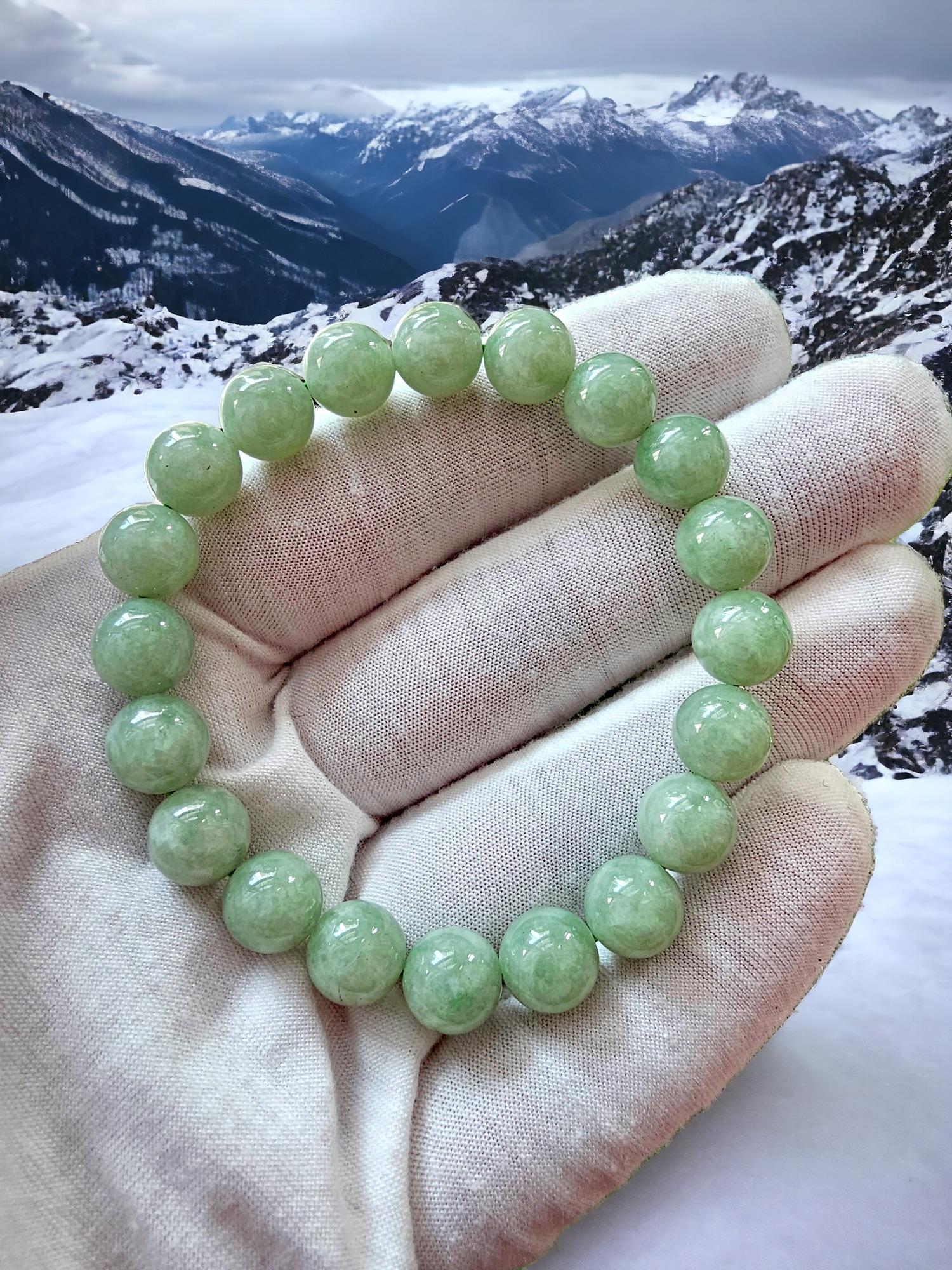 Imperial Green Burmese A-Jade Jadeite Beaded Bracelet (10mm Each x 20 beads) 05005

10mm each, 20 perfectly calibrated Green Jadeite Beads. Some of the rarest naturally occurring hues of A-Jadeite, calibrated Green creates a visually stunning
