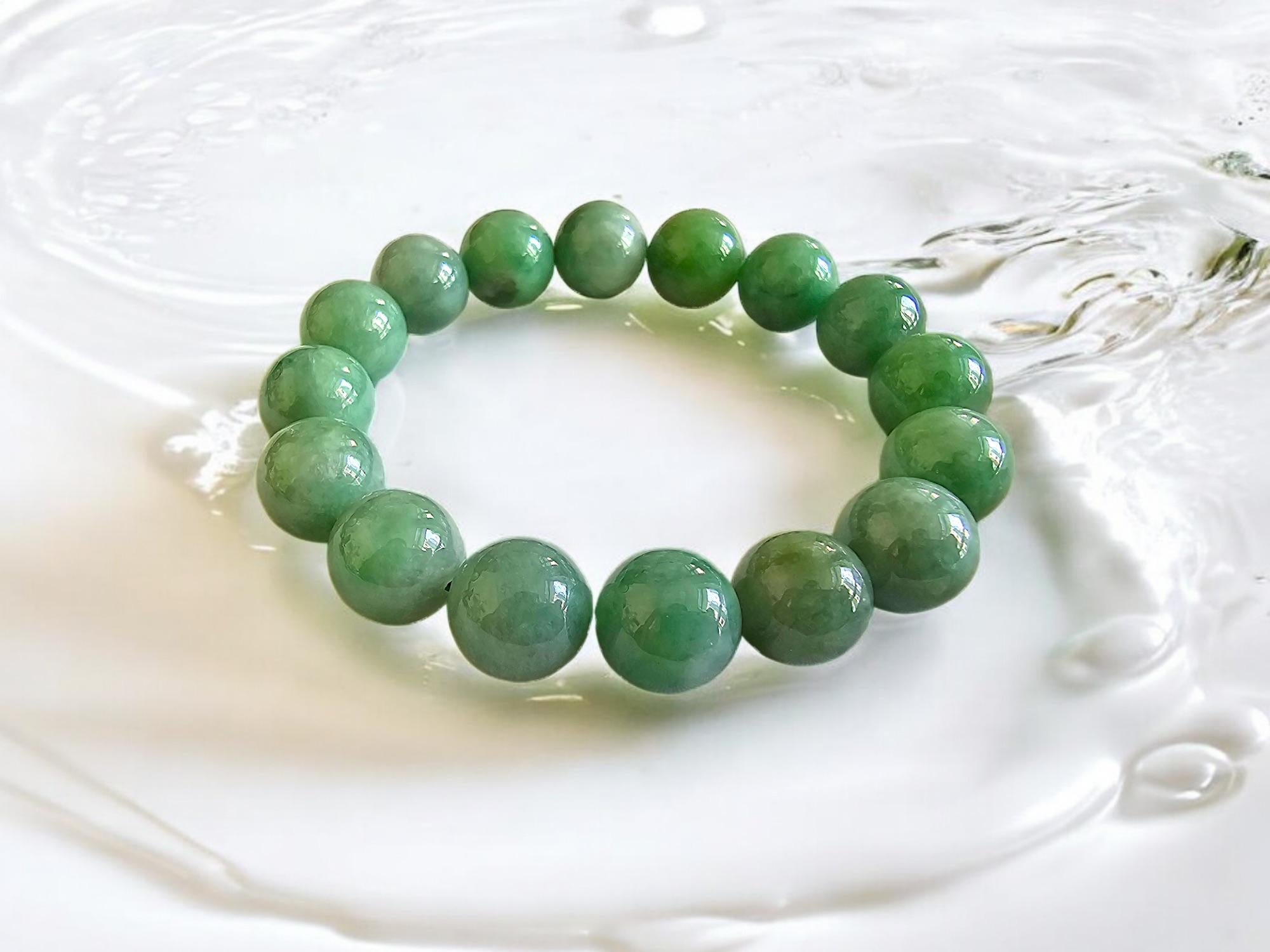 Imperial Green Burmese A-Jade Beaded Bracelet MADE IN JAPAN 12mm x 16 beads For Sale 1