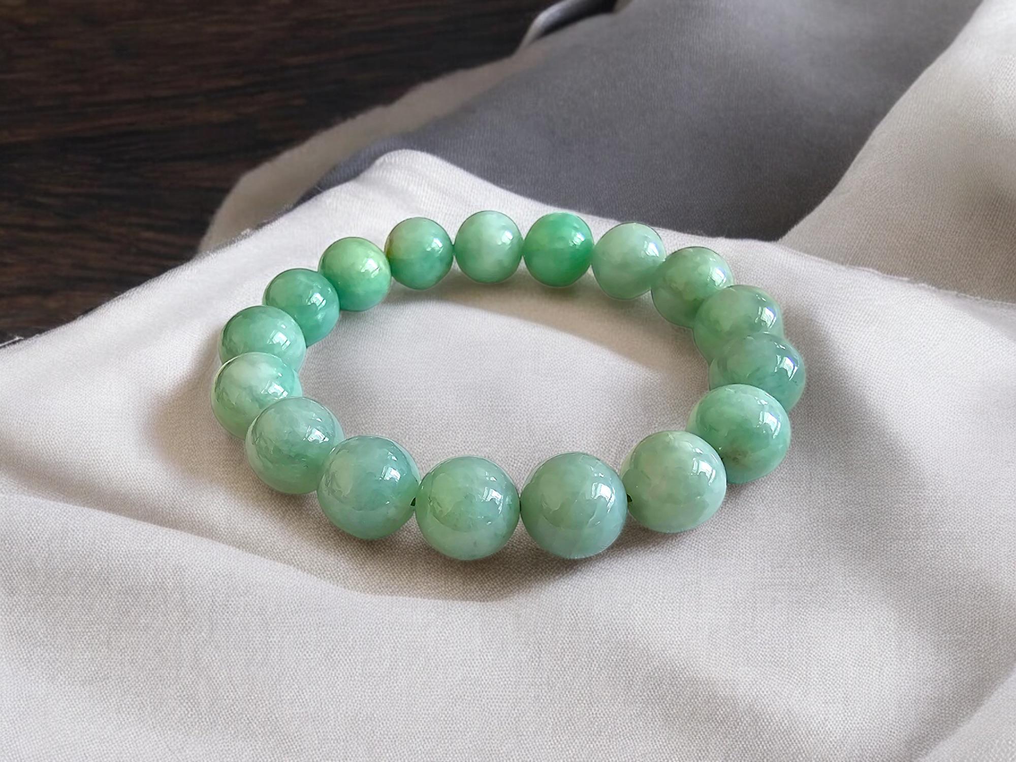 Imperial Japanese Green  Burmese A-Jade Jadeite Beaded Bracelet (MADE IN JAPAN) (12mm Each x 17 beads) 05018 with calibrated ball beads.

12mm each, 17 perfectly calibrated Green Burmese Jadeite Ball Beads. This unique beads bracelet is 100% cut,
