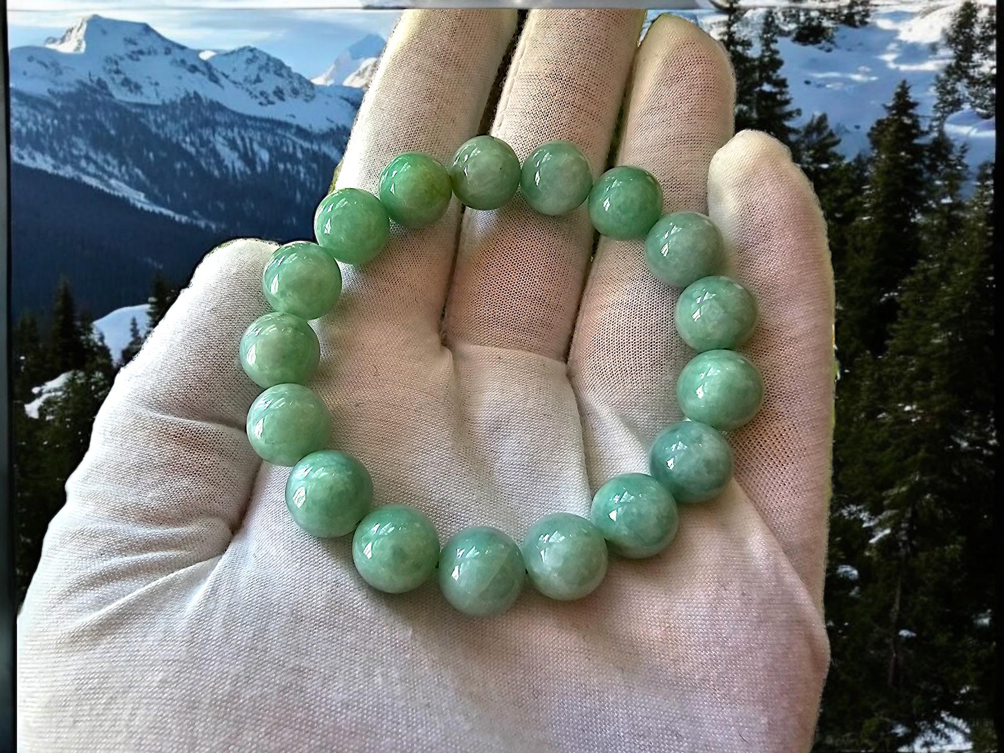 Imperial Green Burmese A-Jade Beaded Bracelet MADE IN JAPAN 12mm x 17 beads In New Condition For Sale In Kowloon, HK
