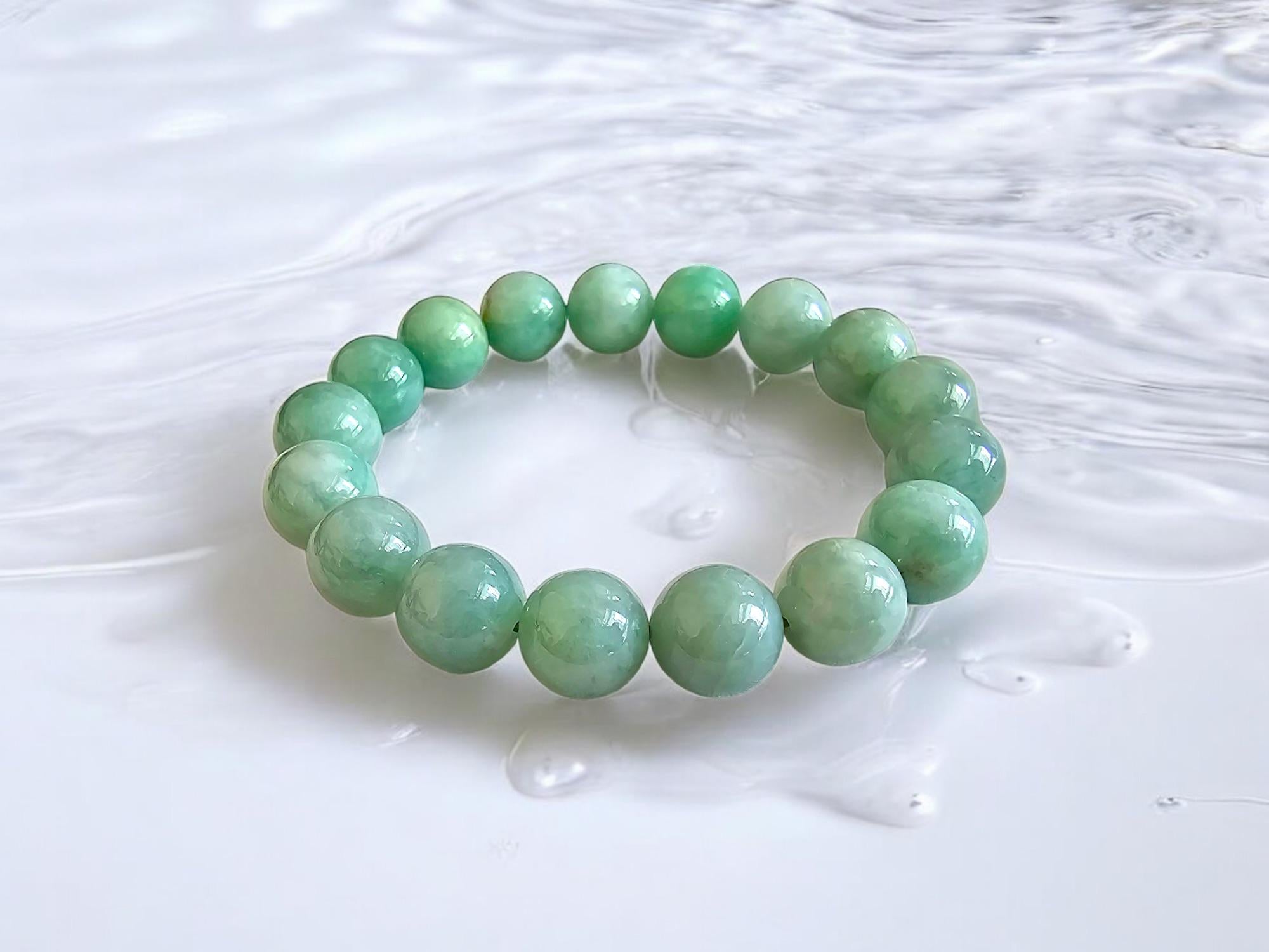 Women's or Men's Imperial Green Burmese A-Jade Beaded Bracelet MADE IN JAPAN 12mm x 17 beads For Sale