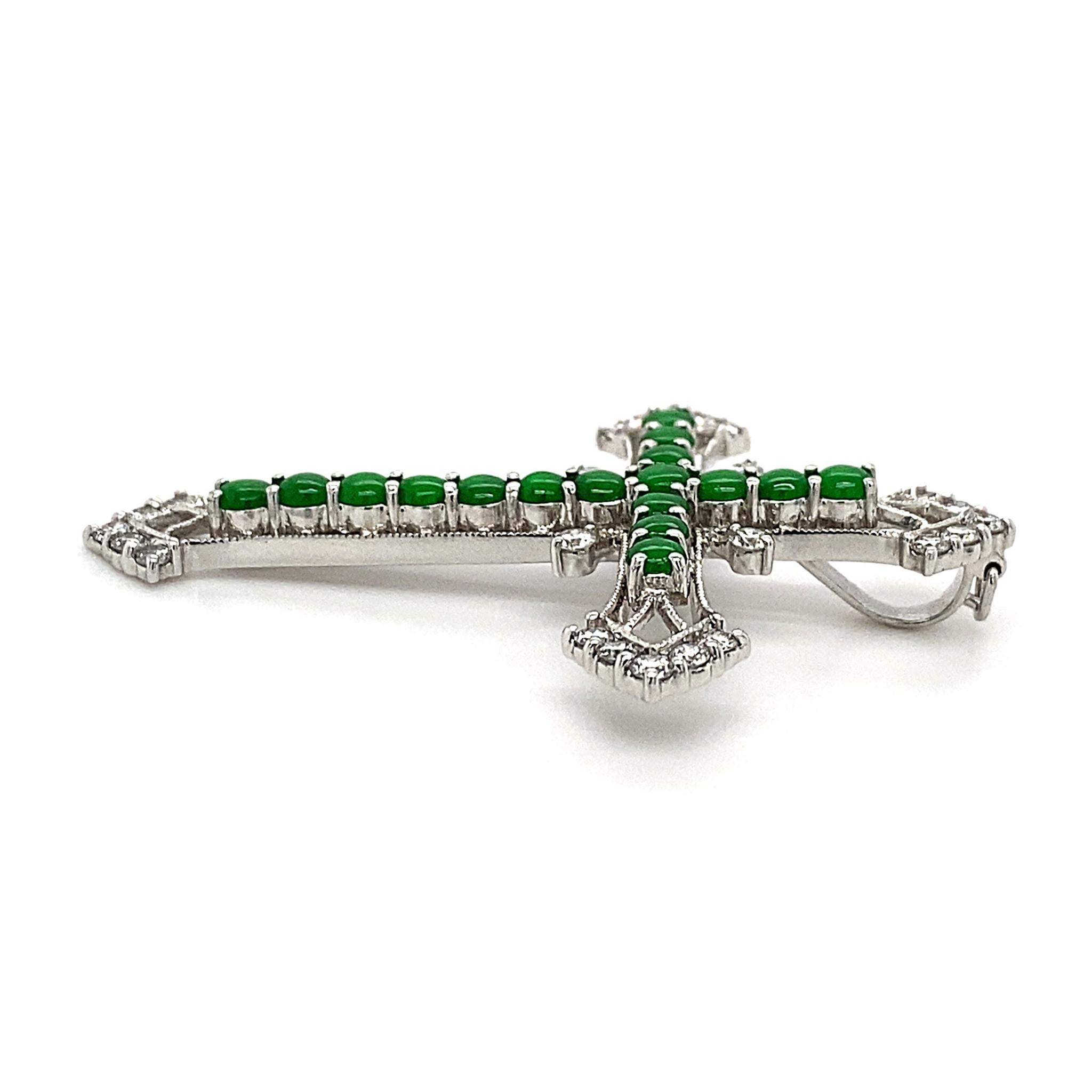 Imperial Cross Anhänger aus grüner Jade und Diamanten von Dilys' (Gemischter Schliff) im Angebot