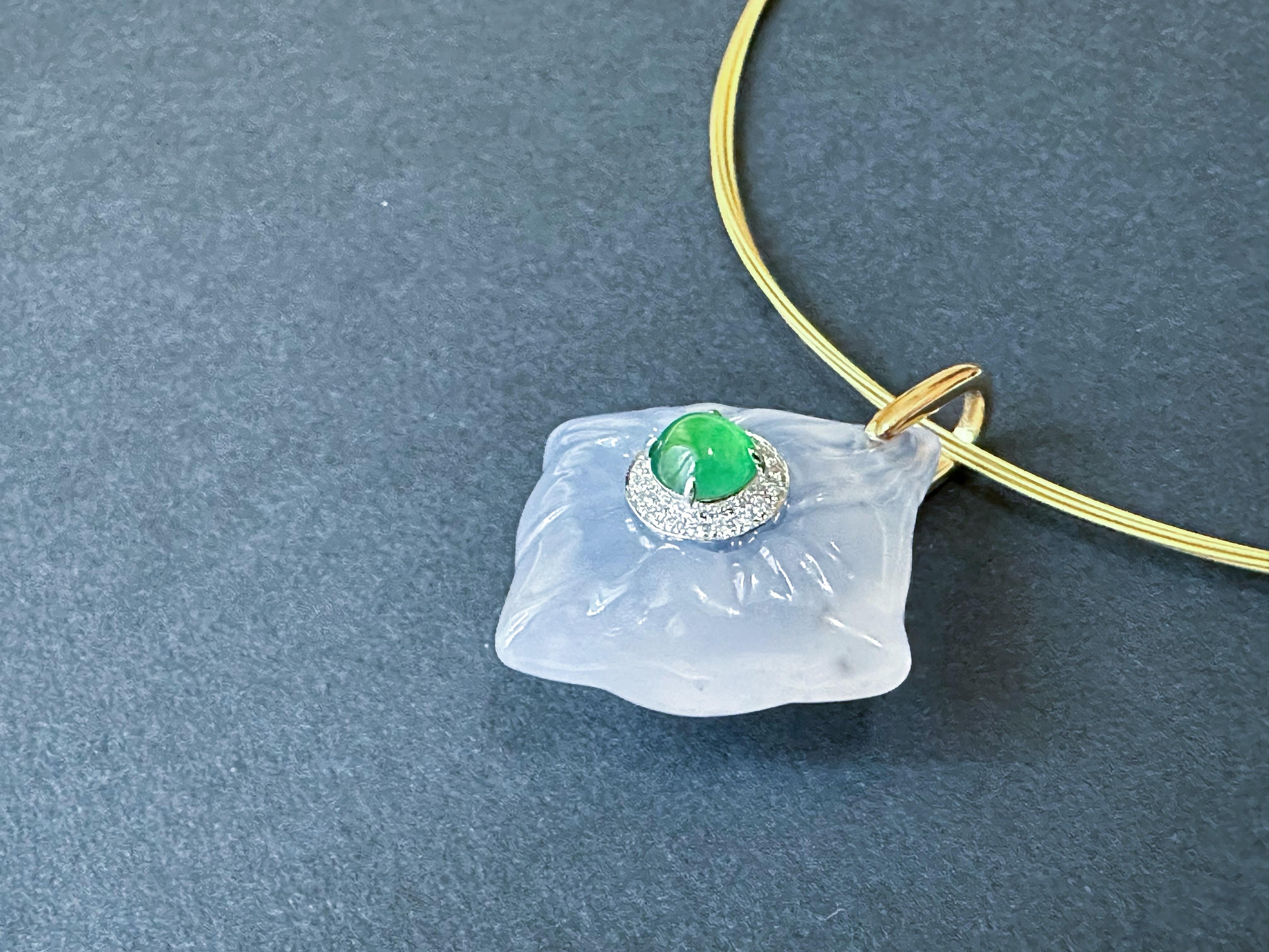 Pendentif impérial en or 18 carats, jadéite verte et agate blanche en vente 6