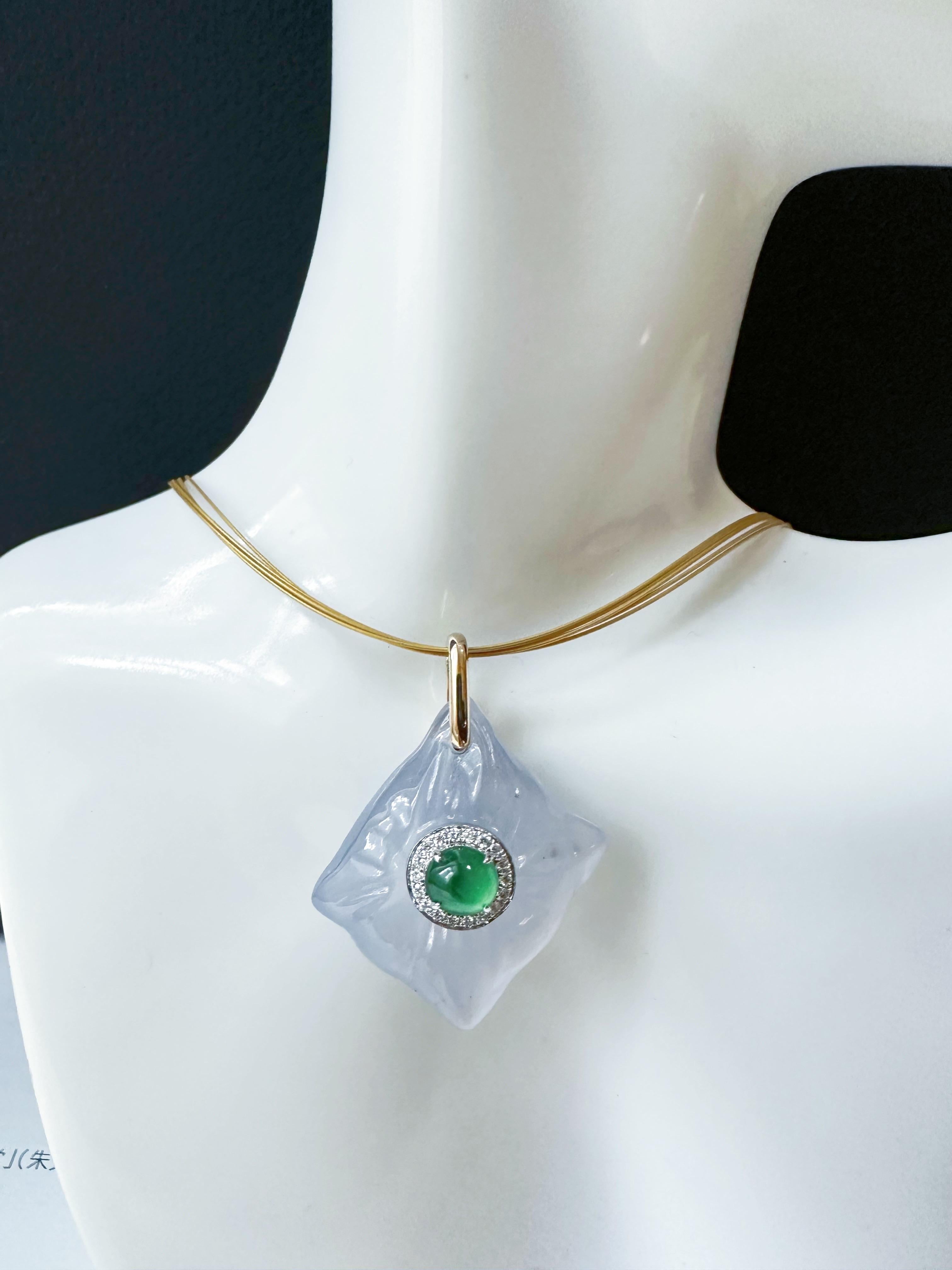 Pendentif impérial en or 18 carats, jadéite verte et agate blanche Neuf - En vente à Kowloon, HK