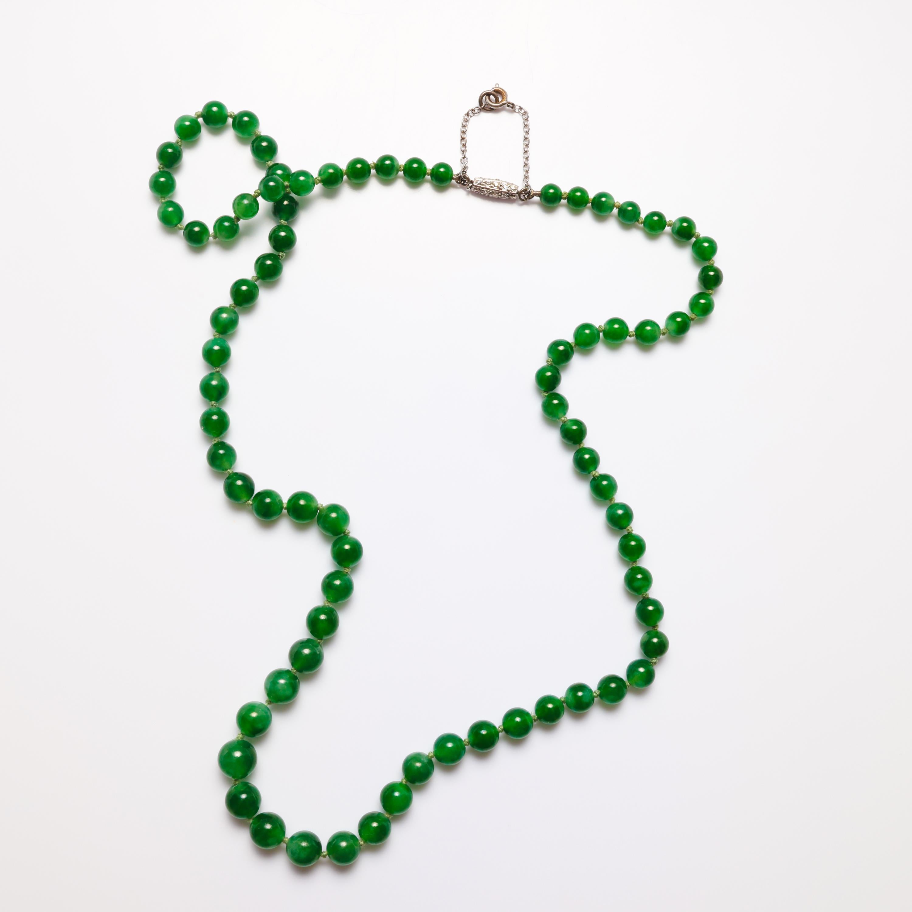 Imperial Green Jade Necklace GIA Certified Untreated In Excellent Condition In Southbury, CT