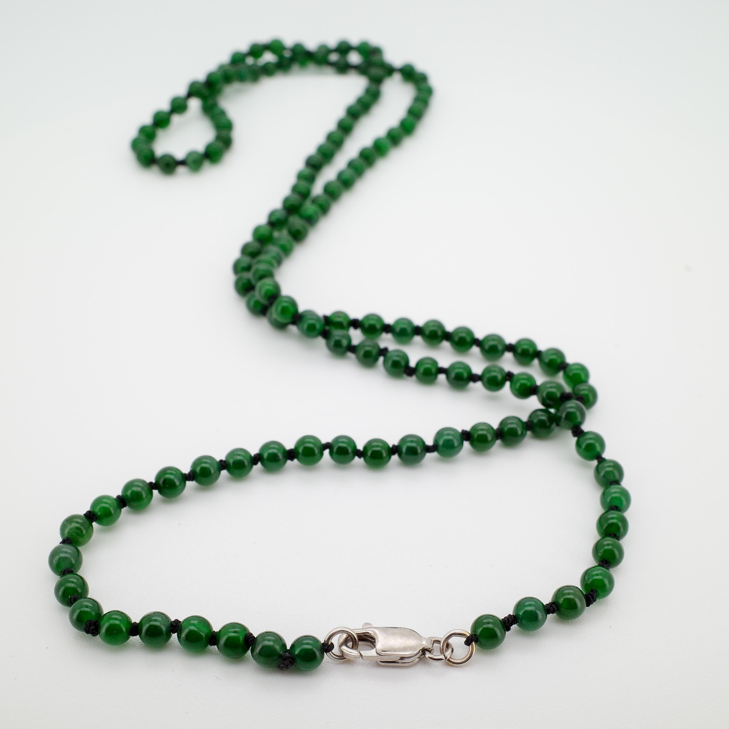 Imperial Green Jade Halskette, unbehandelt (Perle) im Angebot