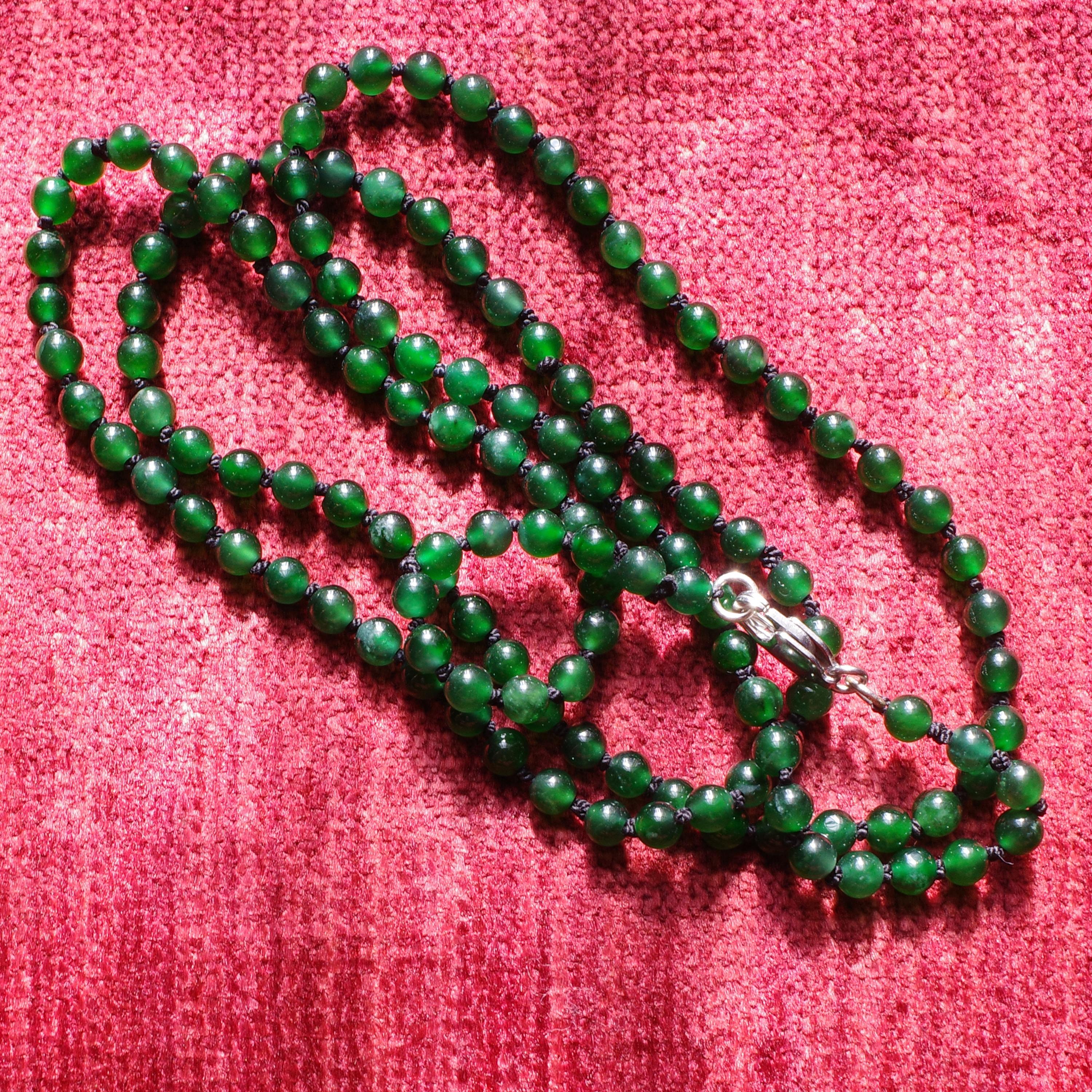 Imperial Green Jade Halskette, unbehandelt für Damen oder Herren im Angebot
