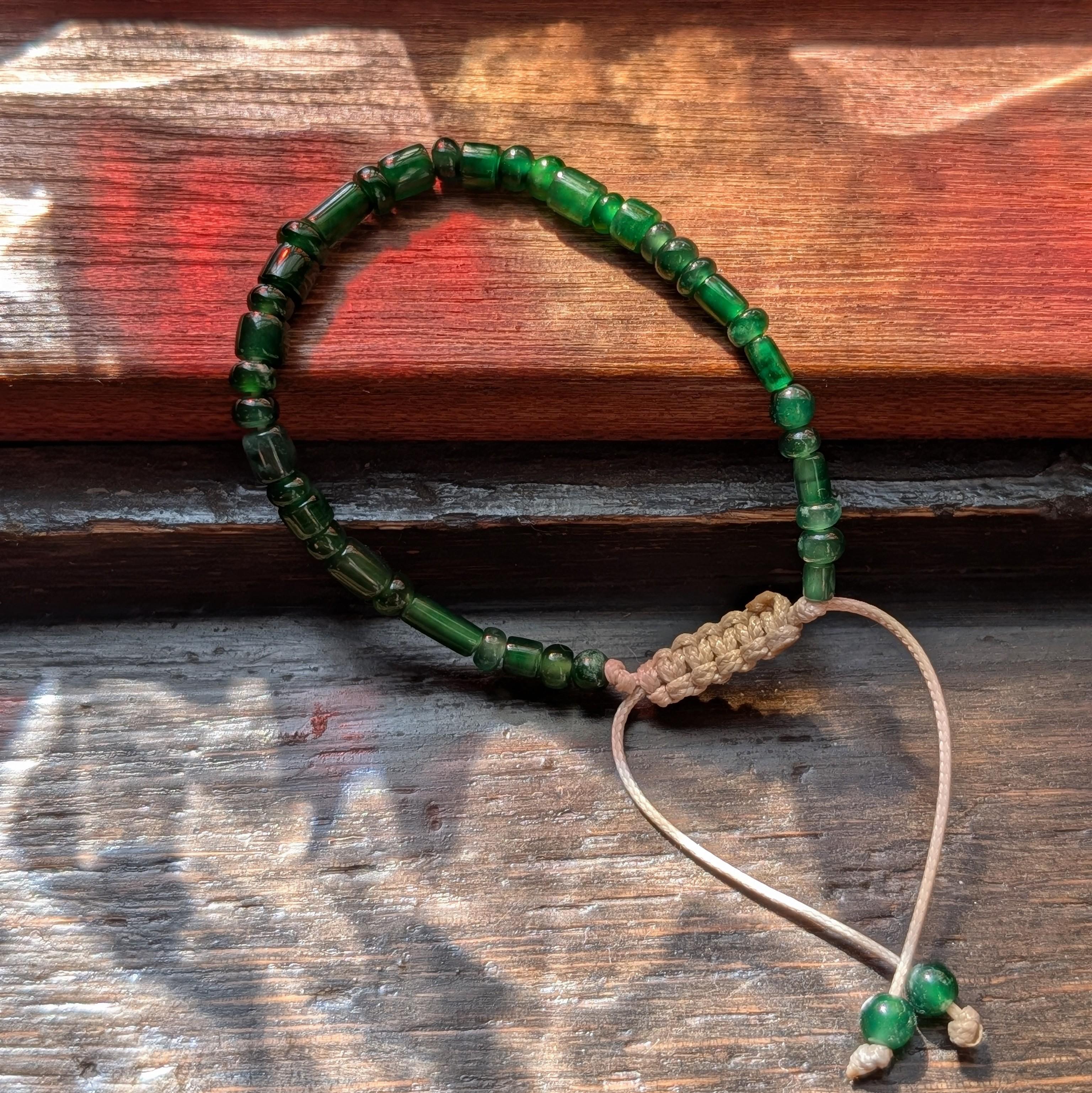 Pulsera de jadeíta verde imperial Guatamala en venta 1