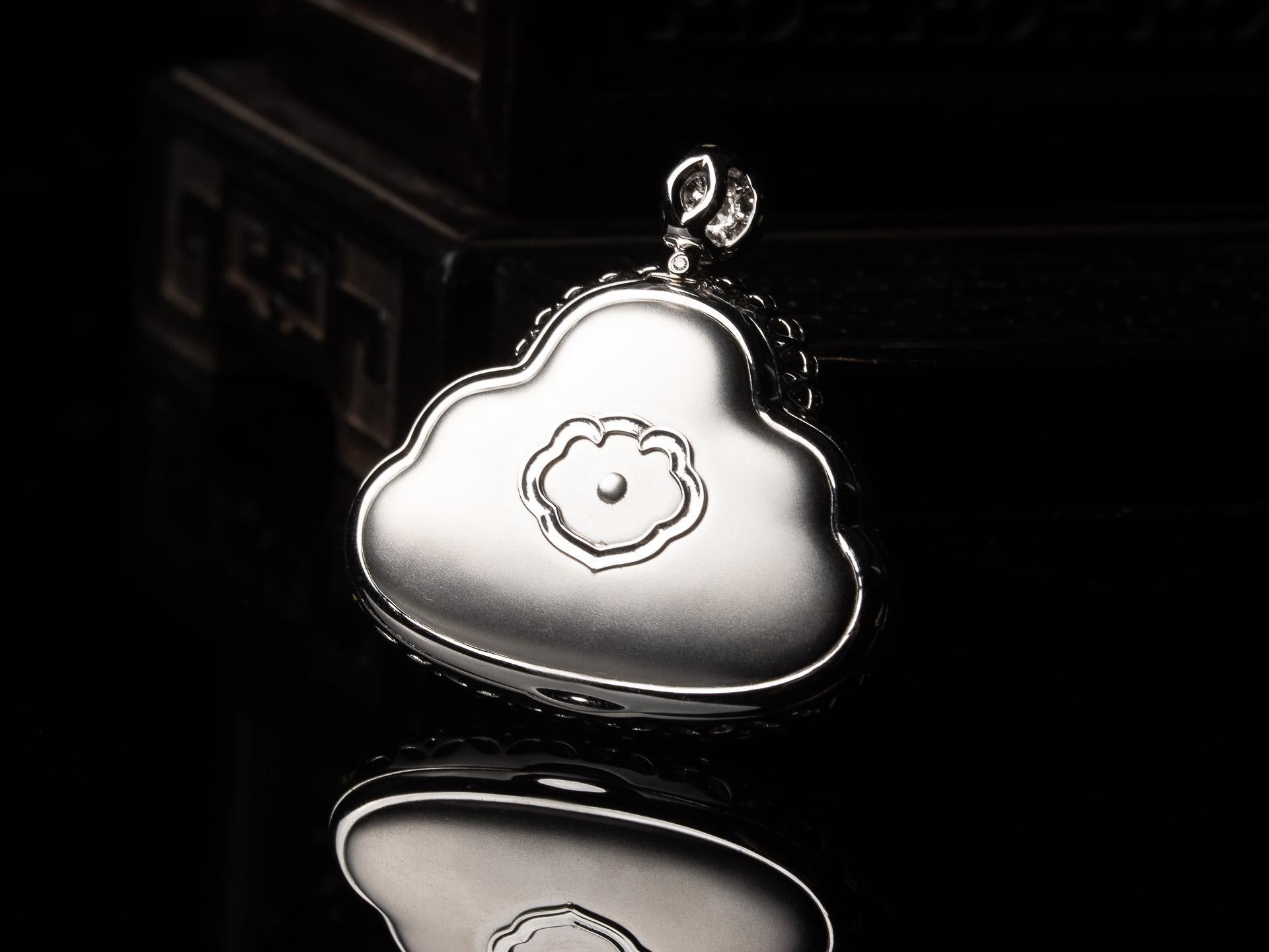 Moderne Pendentif Bouddha impérial en jadéite verte avec diamants en vente