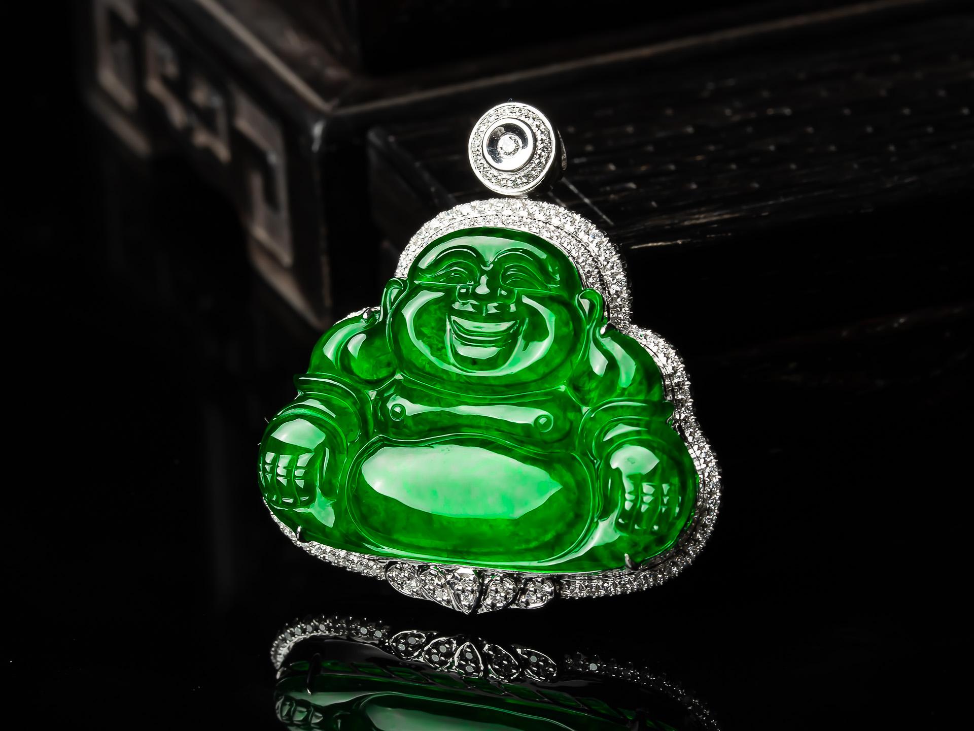 Taglio misto Ciondolo Buddha Imperiale in giadeite verde con diamanti in vendita