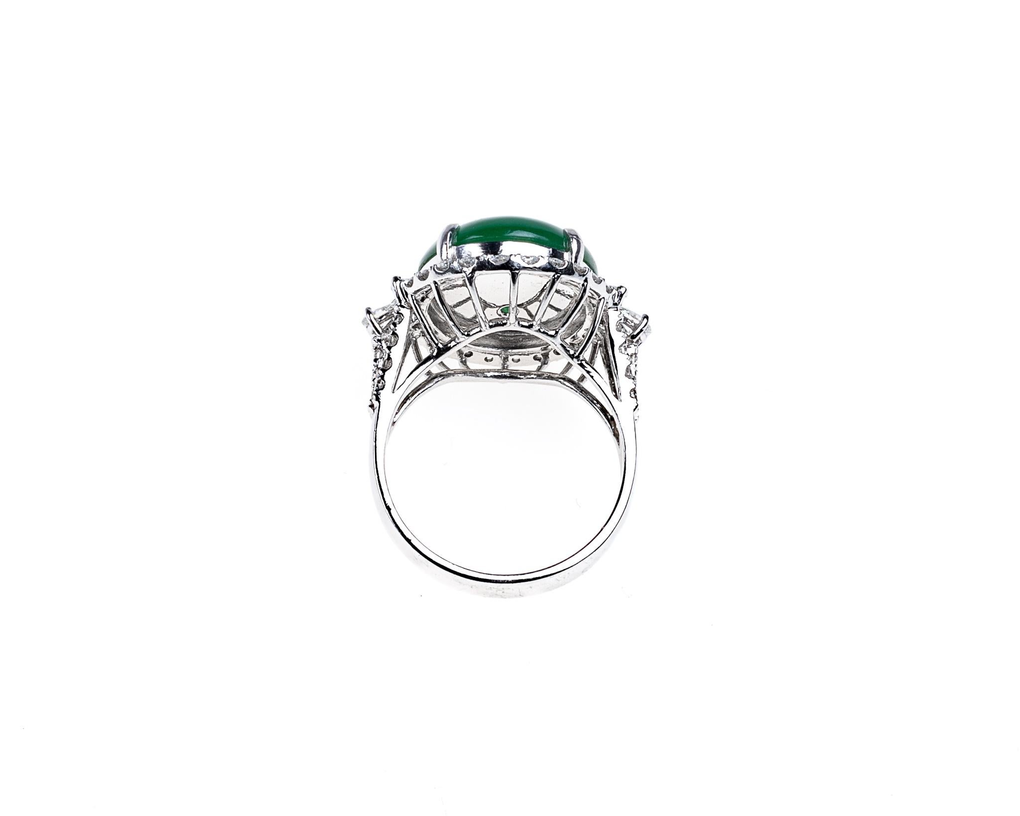 Anello con cabochon di giada verde imperiale e diamanti a raggiera, certificato non trattato In condizioni Nuovo a San Francisco, CA