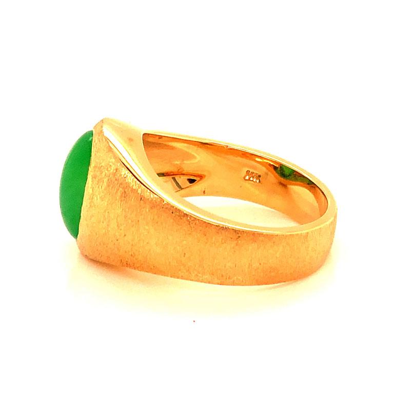 Imperial Green Jadeite Jade Ring -14k Yellow Gold In Good Condition For Sale In Honolulu, HI