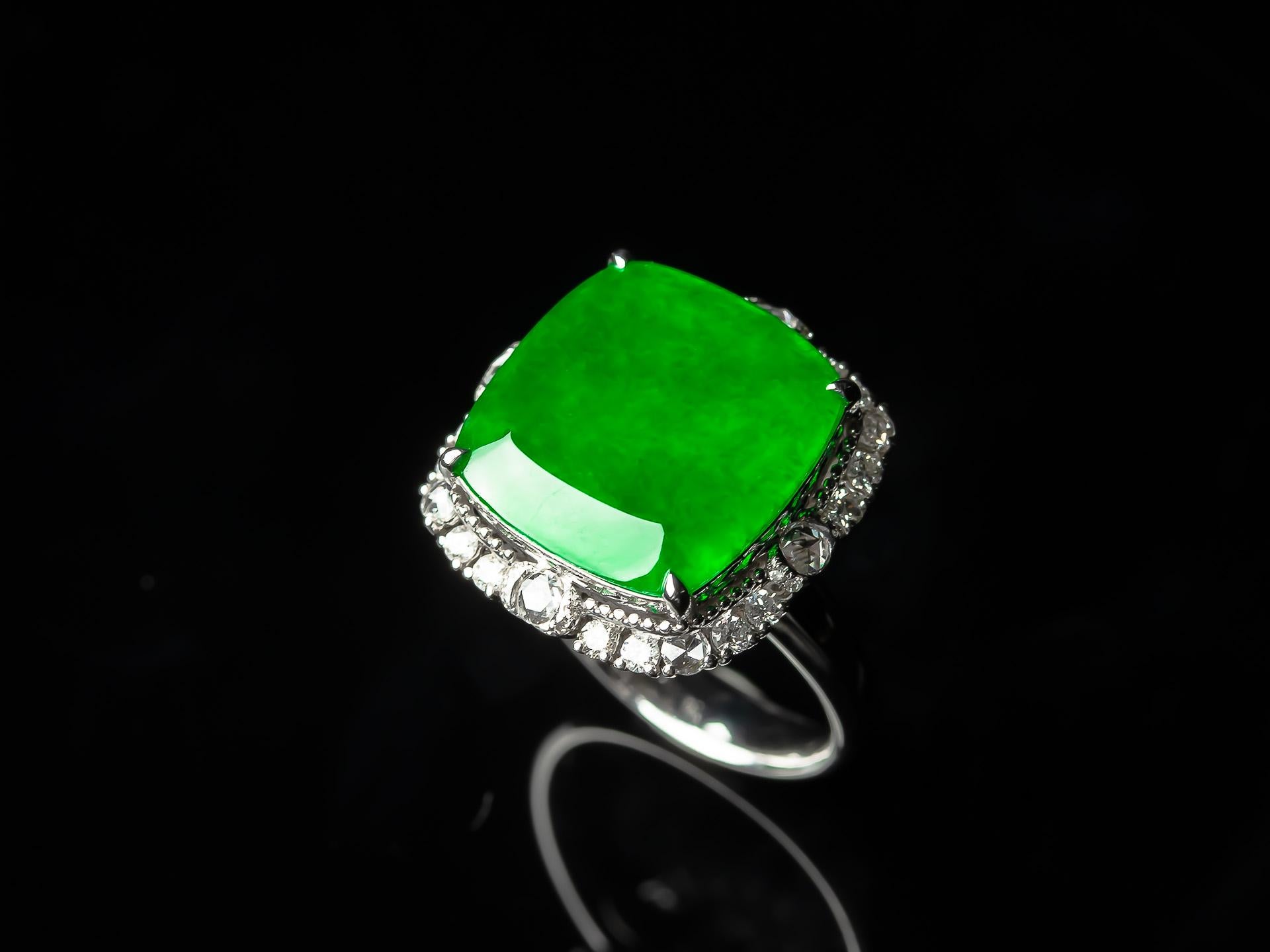 Imperial Green Jadeite Jade Ring with Diamonds In New Condition For Sale In LA, CA