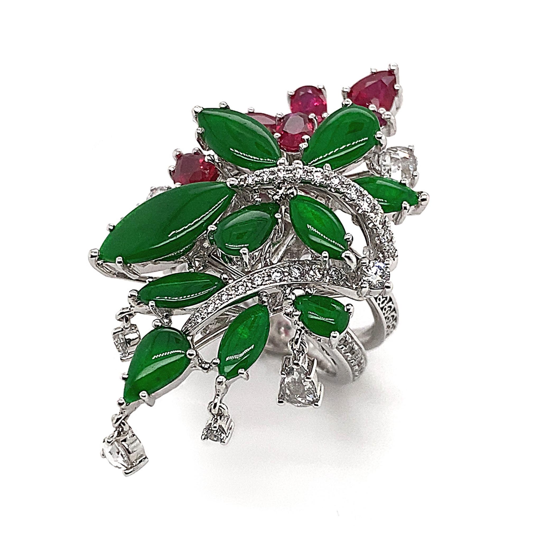 Ring „Imperial Green“ aus 18 Karat Gold mit Jadeit, Rubin und Diamanten von Dilys (Kunsthandwerker*in) im Angebot