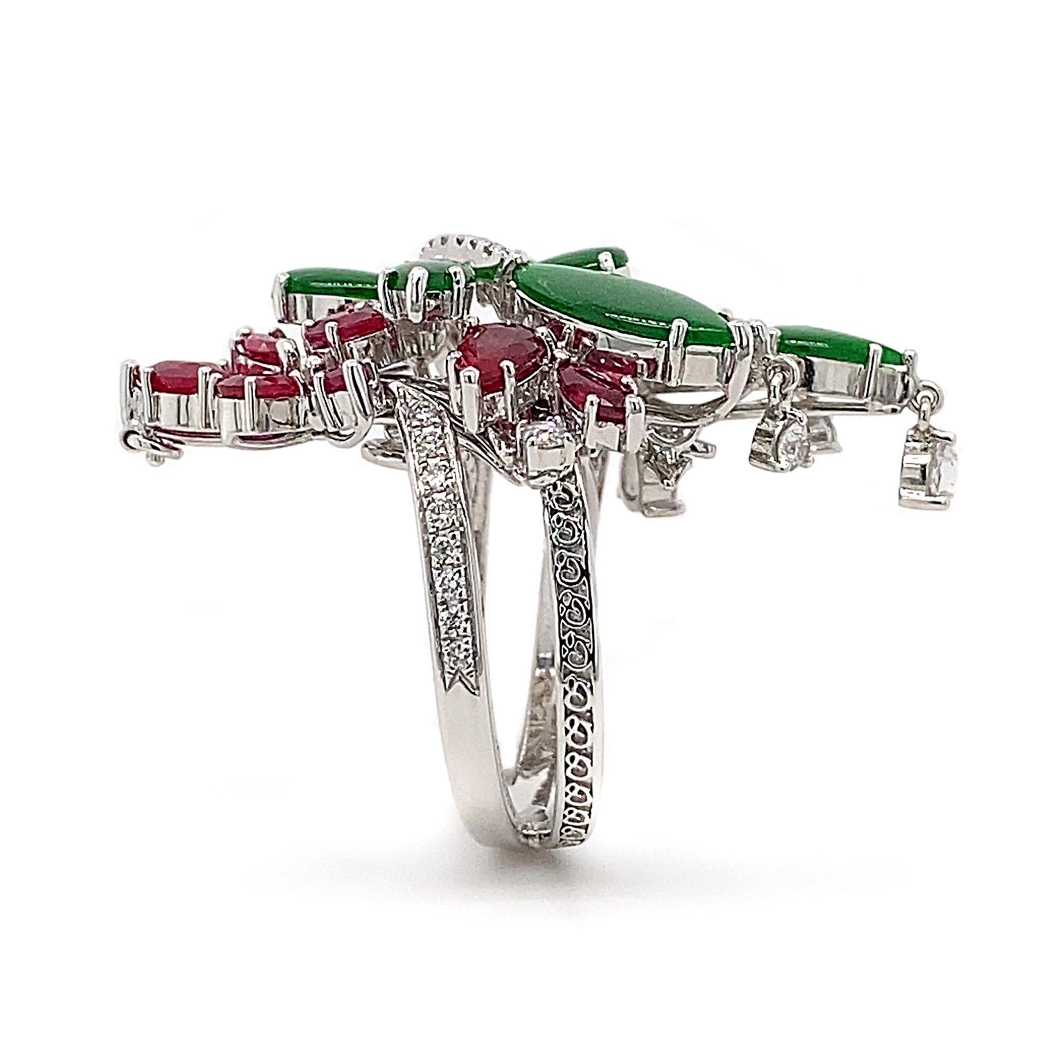 Ring „Imperial Green“ aus 18 Karat Gold mit Jadeit, Rubin und Diamanten von Dilys (Gemischter Schliff) im Angebot