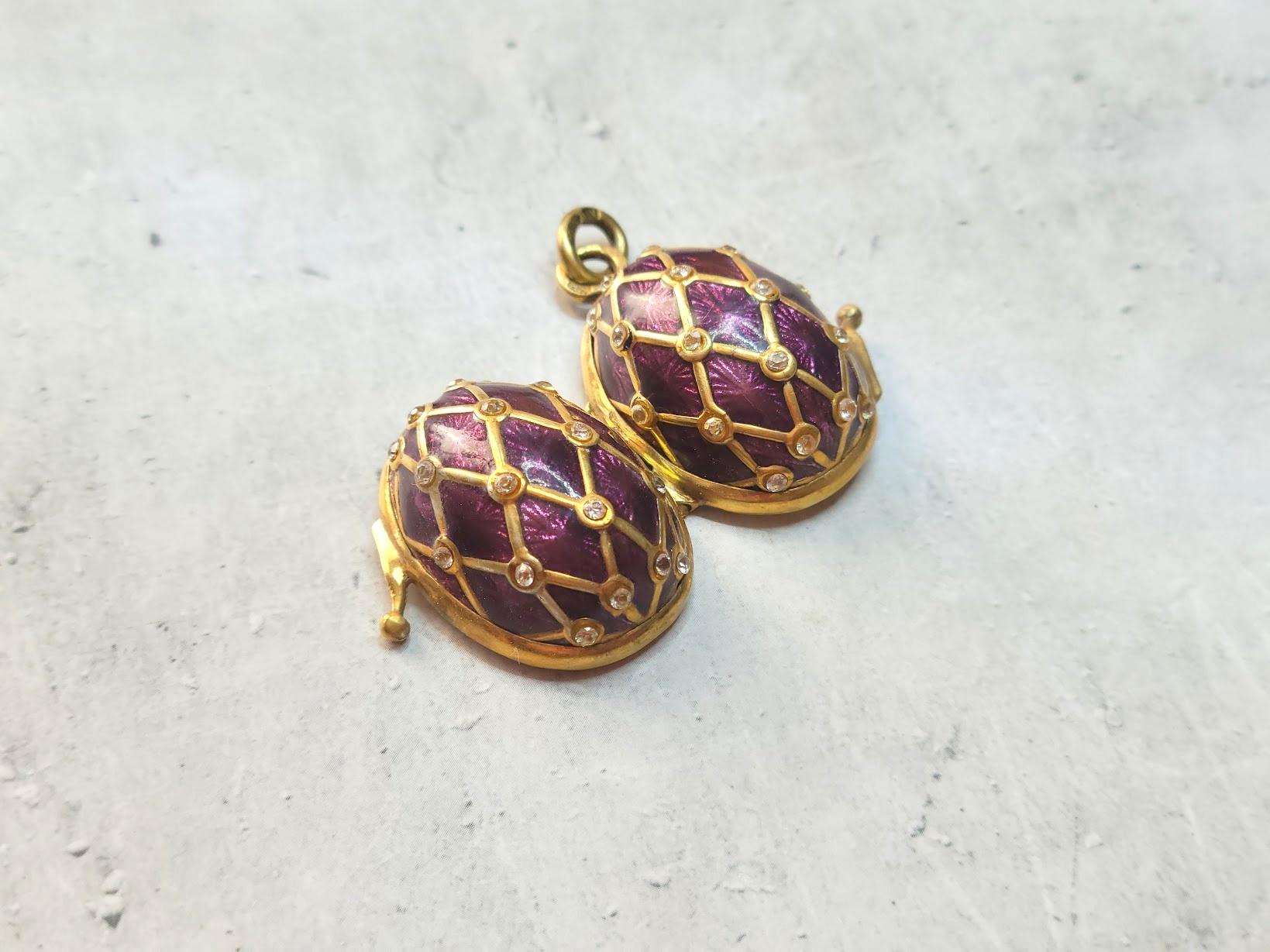 Pendentif en forme d'œuf en émail guilloché doré, maître d'œuvre August Holmström en vente 4
