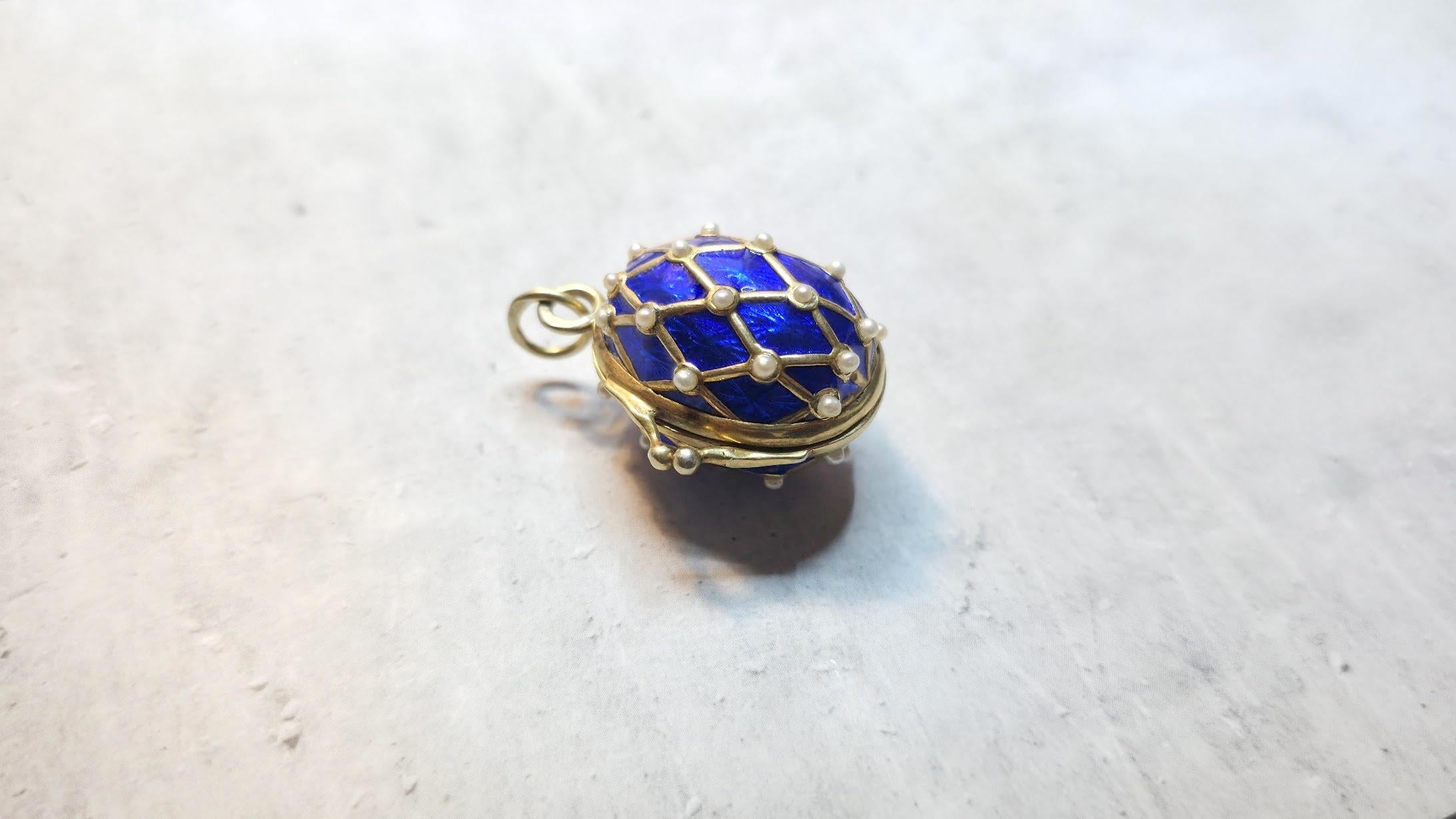 da uomo o donna Ciondolo a forma di uovo imperiale in smalto guilloché dorato, maestro d'opera Feodor Afanasiev in vendita