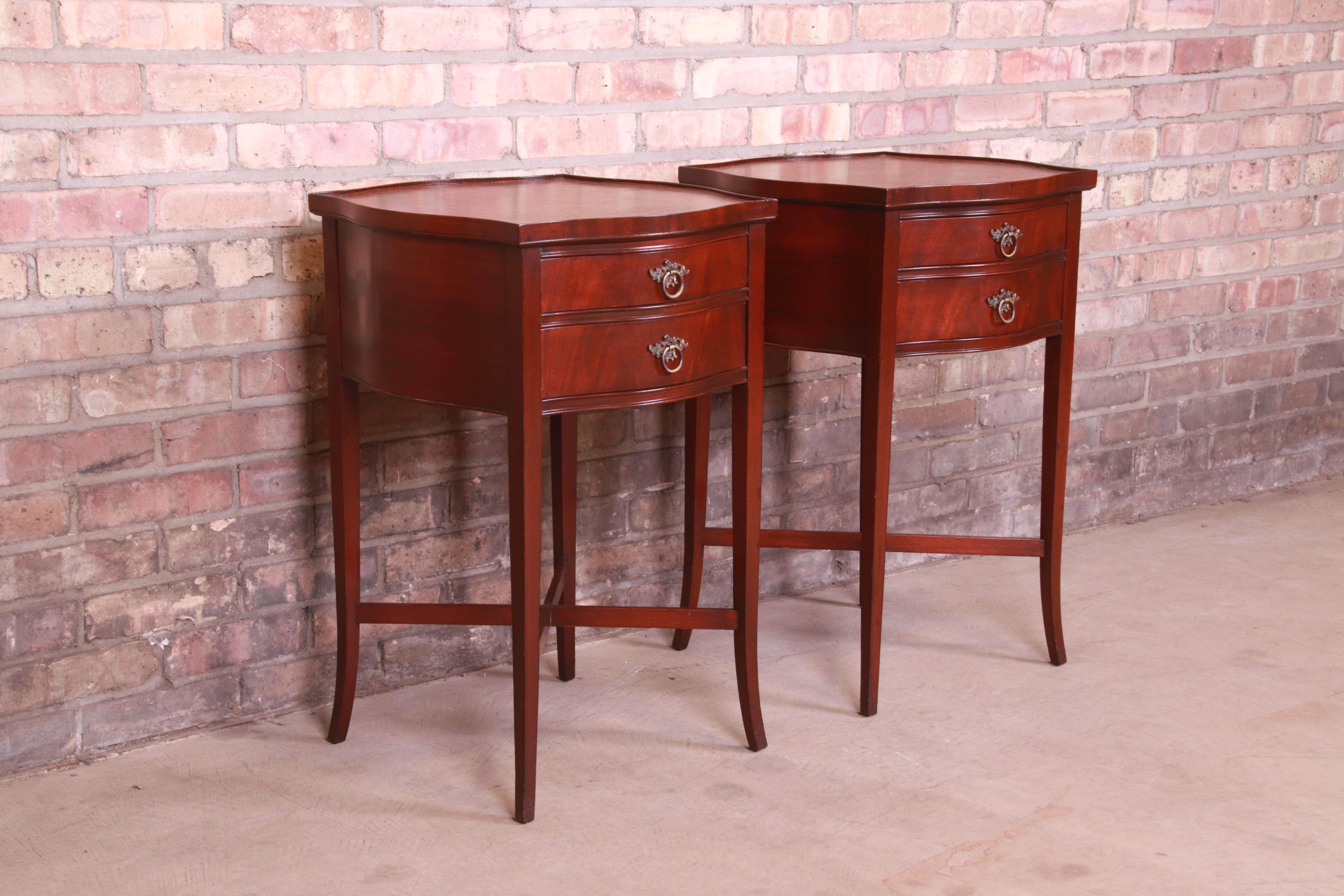 Imperial Hepplewhite Flame Mahogany Leather Top Nightstands, Pair In Good Condition In South Bend, IN