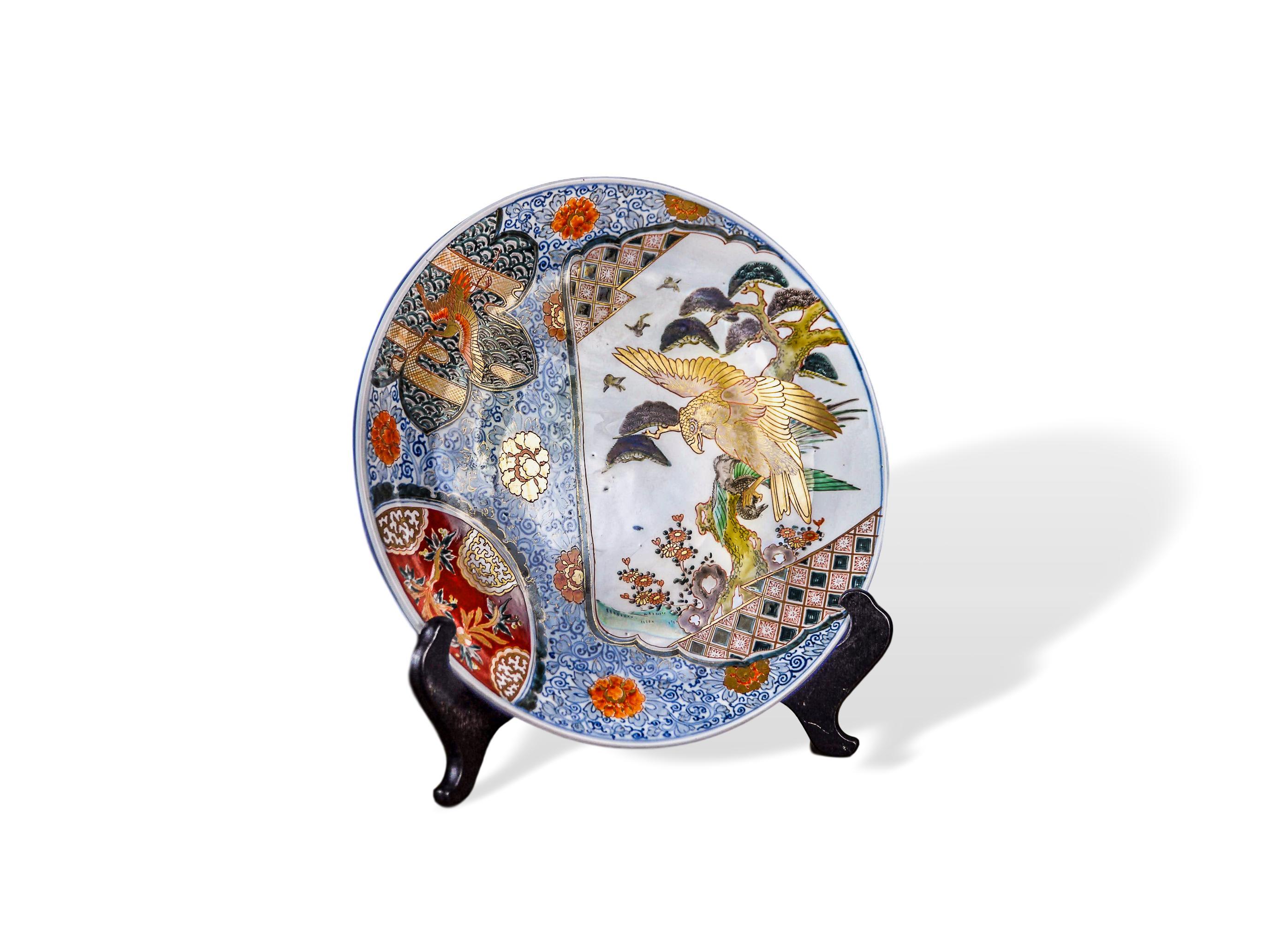Cargador imperial de Imari con gran águila dorada y grulla volante dorada Meiji en venta