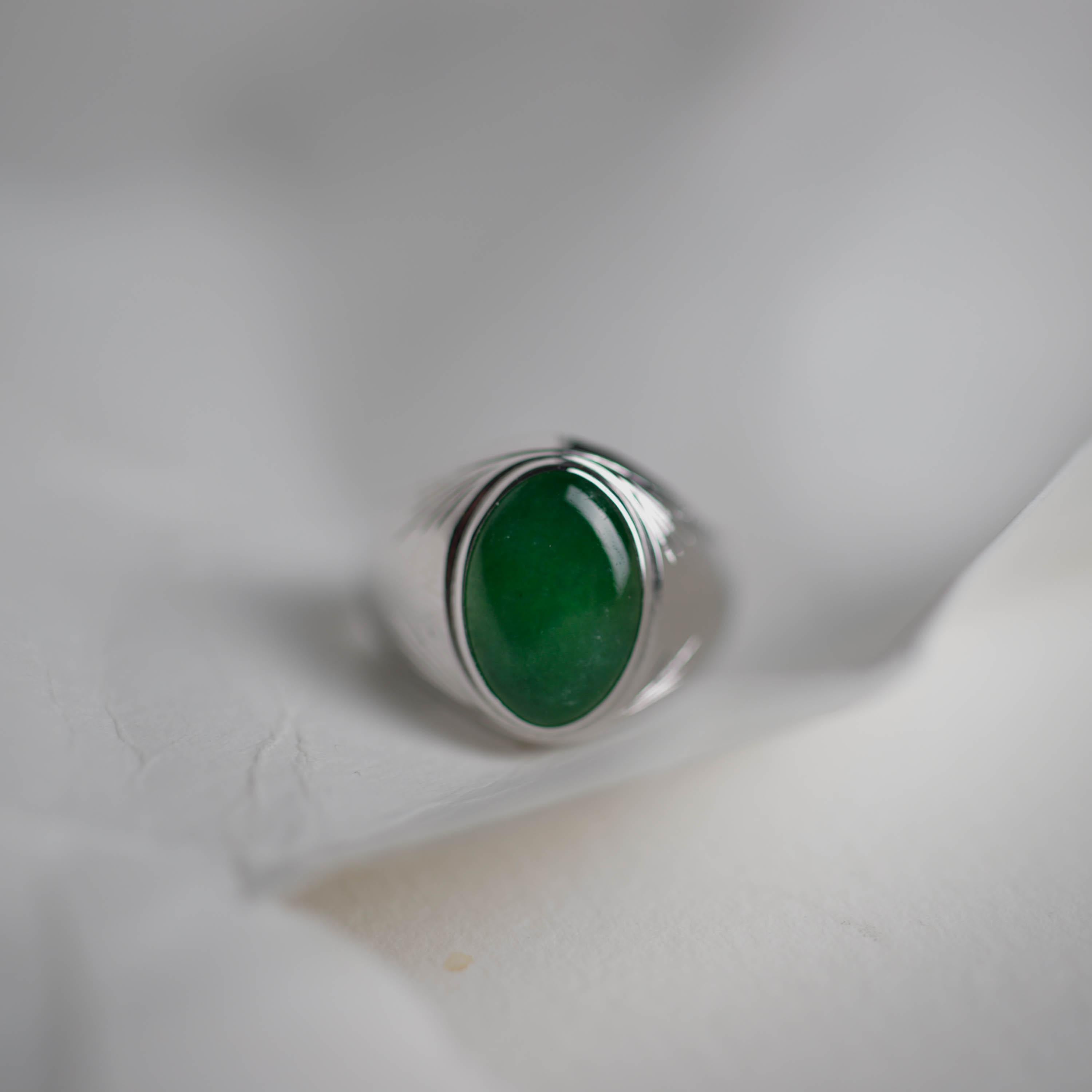 Imperial Jade Men's Ring Midcentury Certified Untreated Jadeite Size 8 For Sale 2