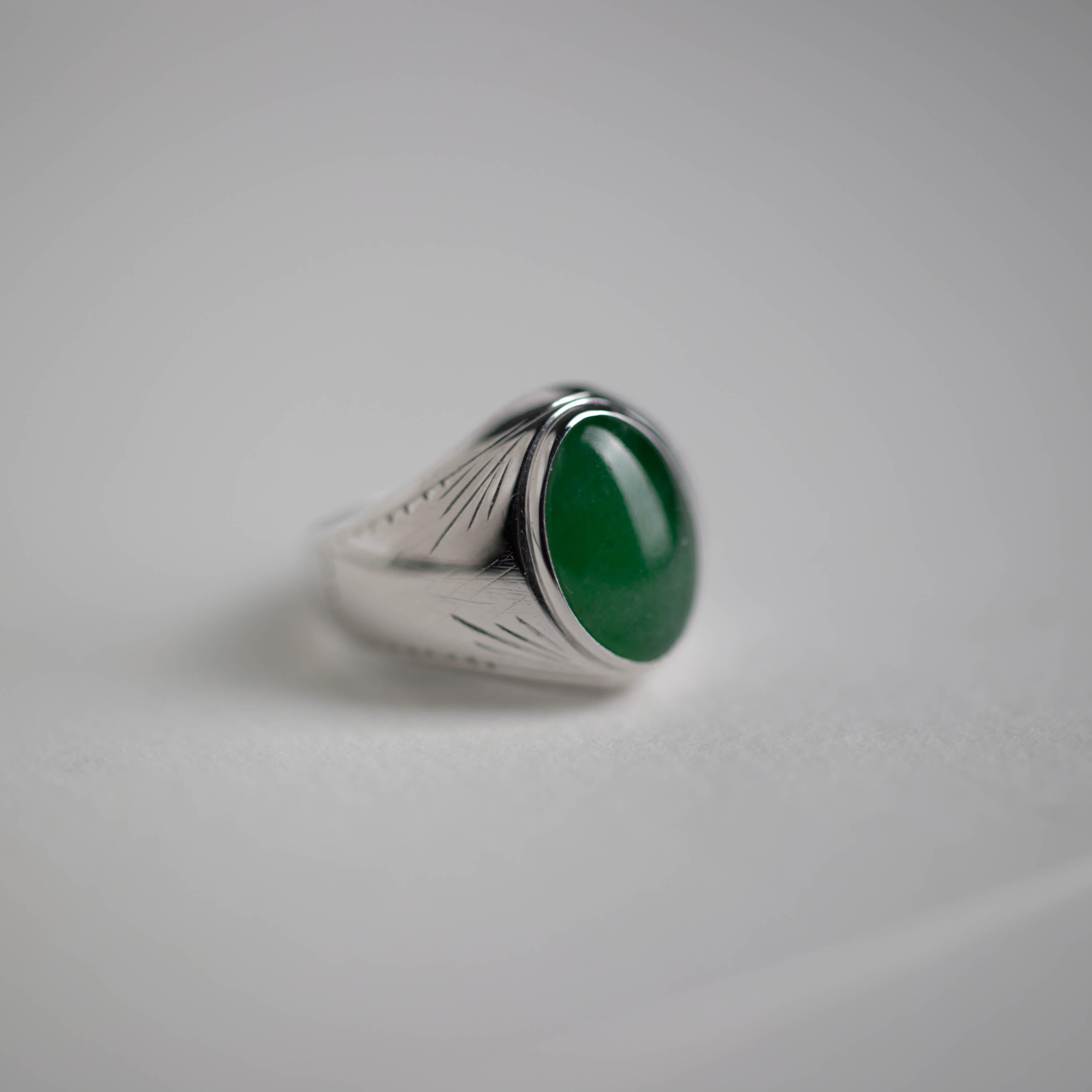 Imperial Jade Men's Ring Midcentury Certified Untreated Jadeite Size 8 For Sale 3