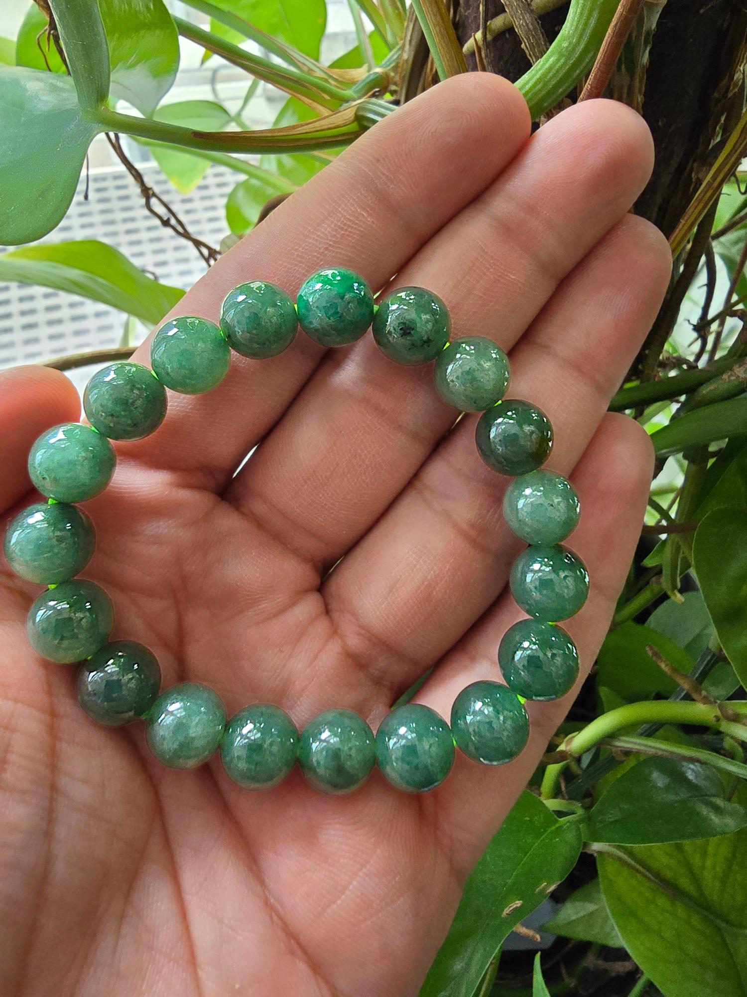 Imperial Japanese Green Burmese A-Jadeite Beaded Bracelet (MADE IN JAPAN) 10.5mm For Sale 3
