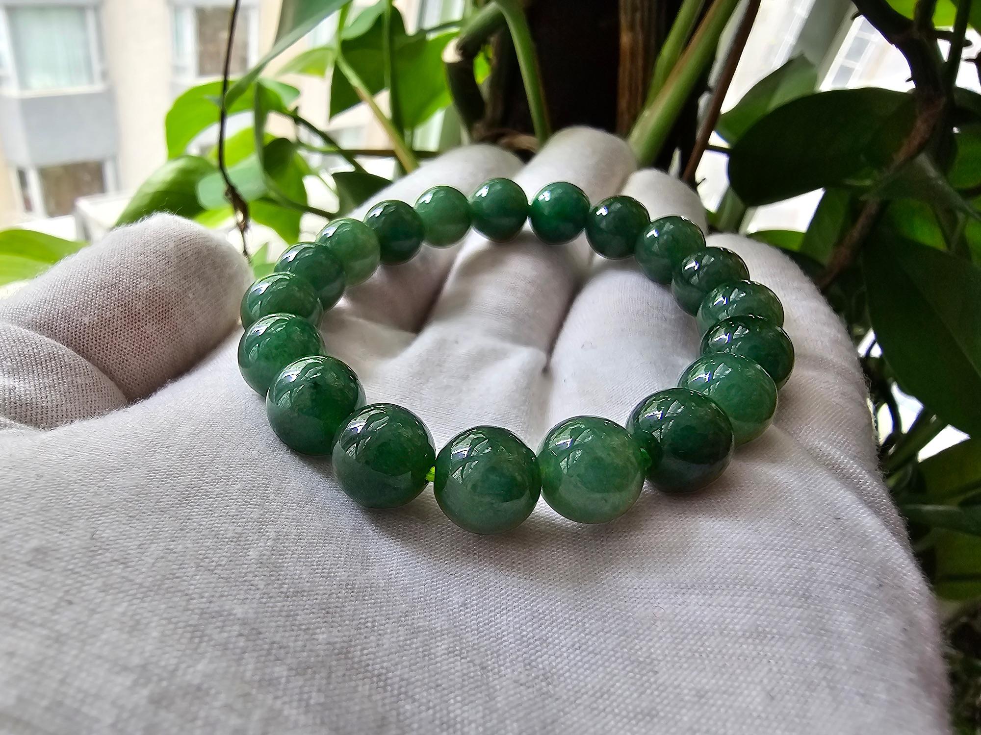 Imperial Japanese Green Burmese A-Jadeite Beaded Bracelet (MADE IN JAPAN) 10.5mm In New Condition For Sale In Kowloon, HK
