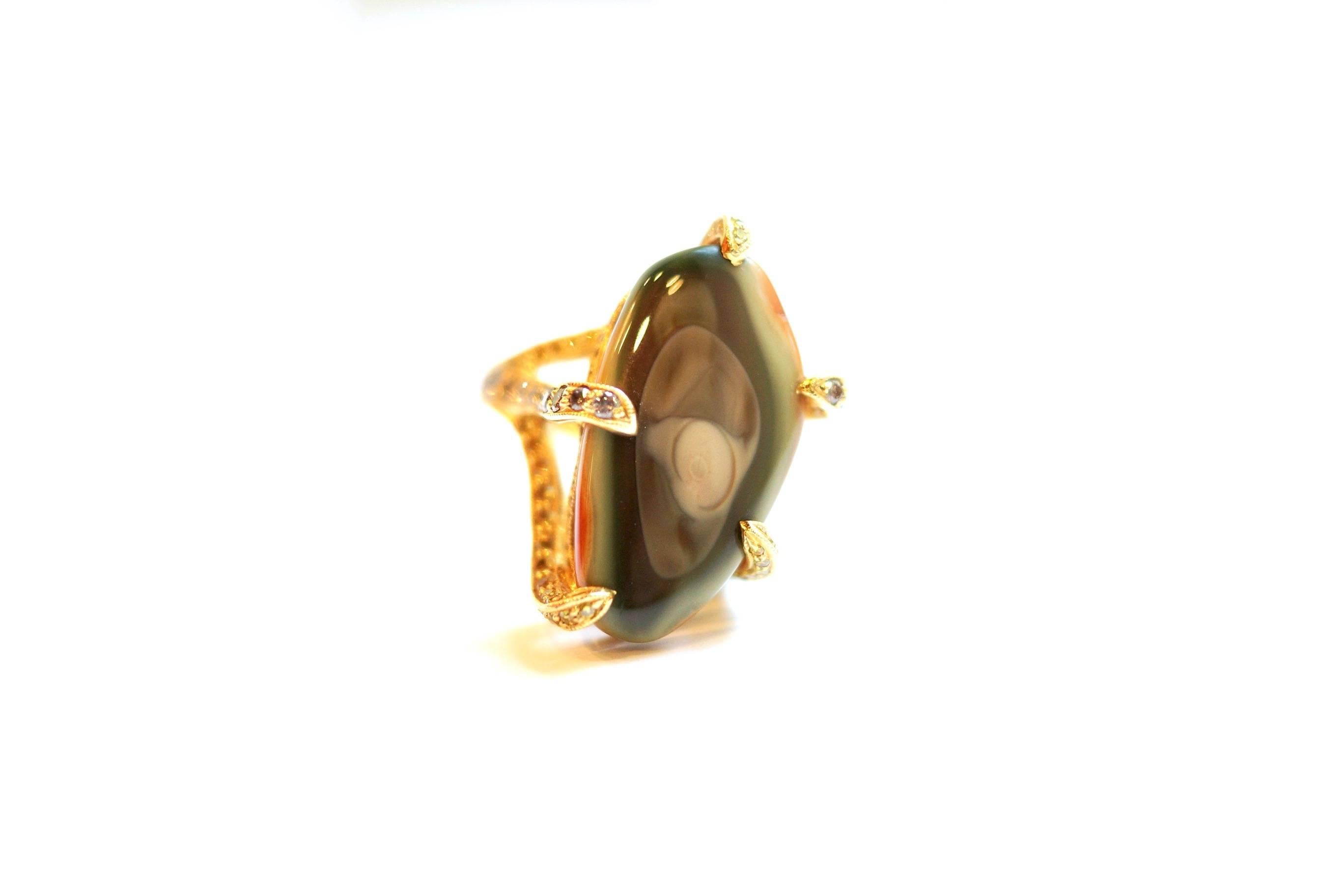 Imperial Ring
An unusually shaped imperial jasper set with intertwined tentacles of citrine, grey diamond, peridot, yellow sapphire and yellow diamond, handmade entirely in eighteen-karat yellow gold.
Size 7 - adjustable upon request
Imperial Jasper