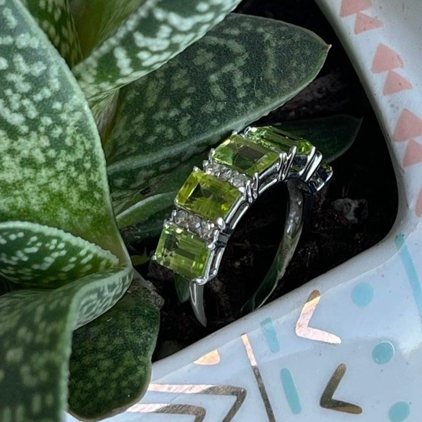 For Sale:  14ct White Gold 5 Stone Peridot and Diamond Ring 8