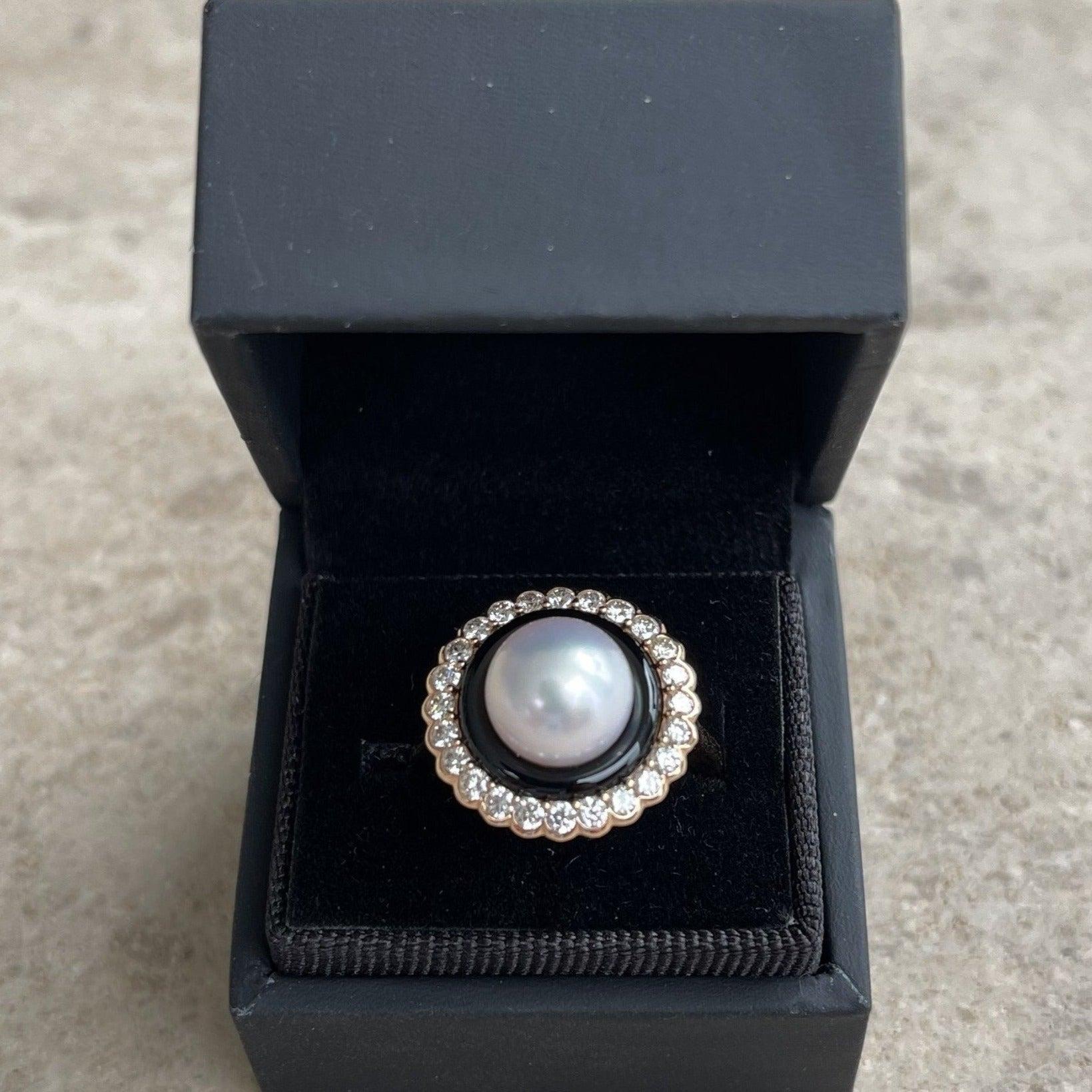 For Sale:  18ct Rose Gold Pearl and Diamond Onyx Ring 5