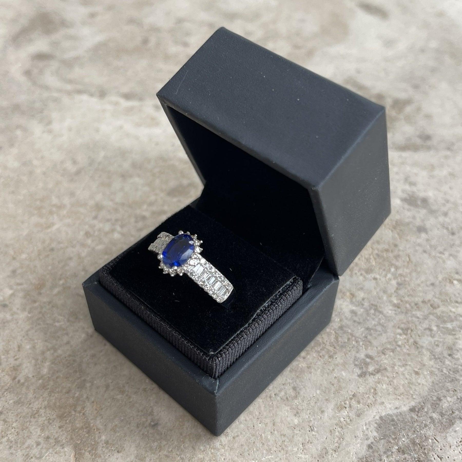 For Sale:  18ct White Gold 1.00ct Kyanite and Diamond Ring 4