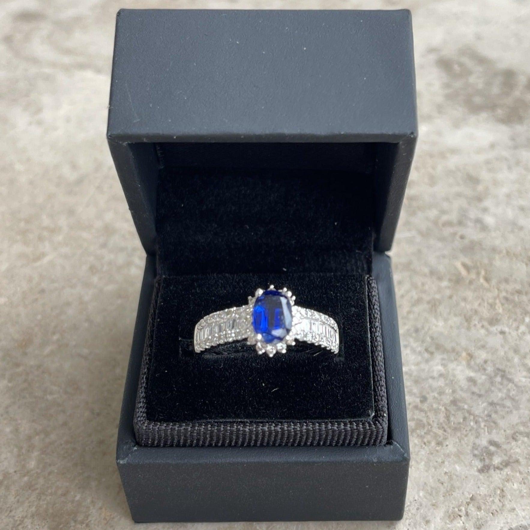 For Sale:  18ct White Gold 1.00ct Kyanite and Diamond Ring 5