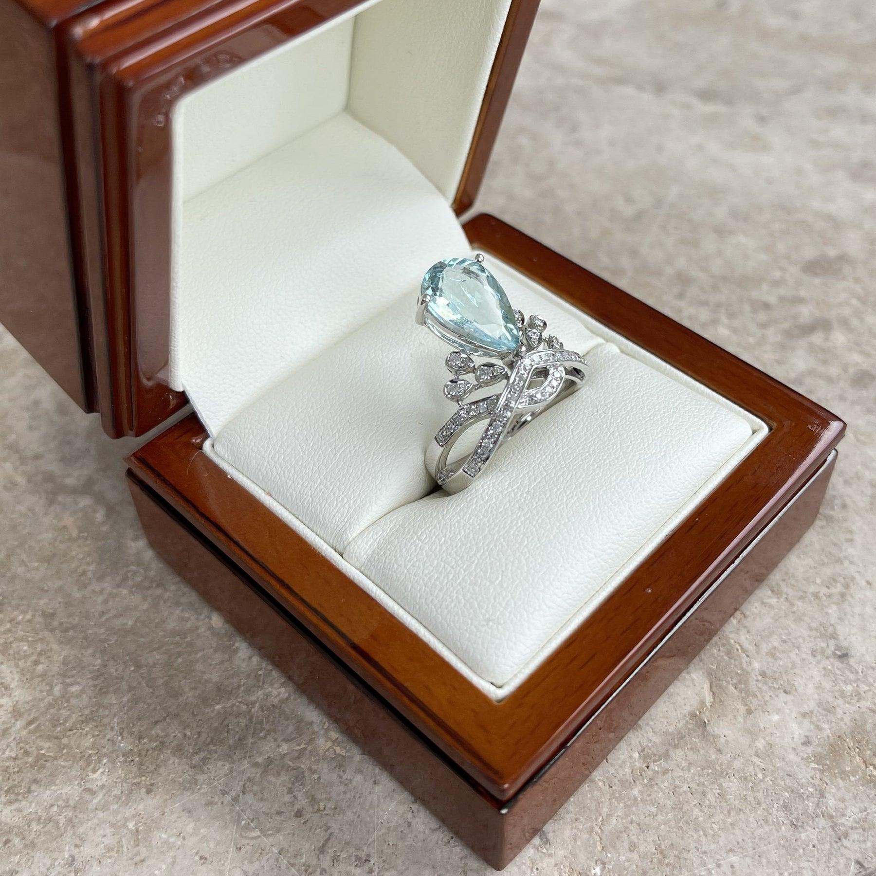 For Sale:  18ct White Gold Aquamarine and Diamond Ring 9
