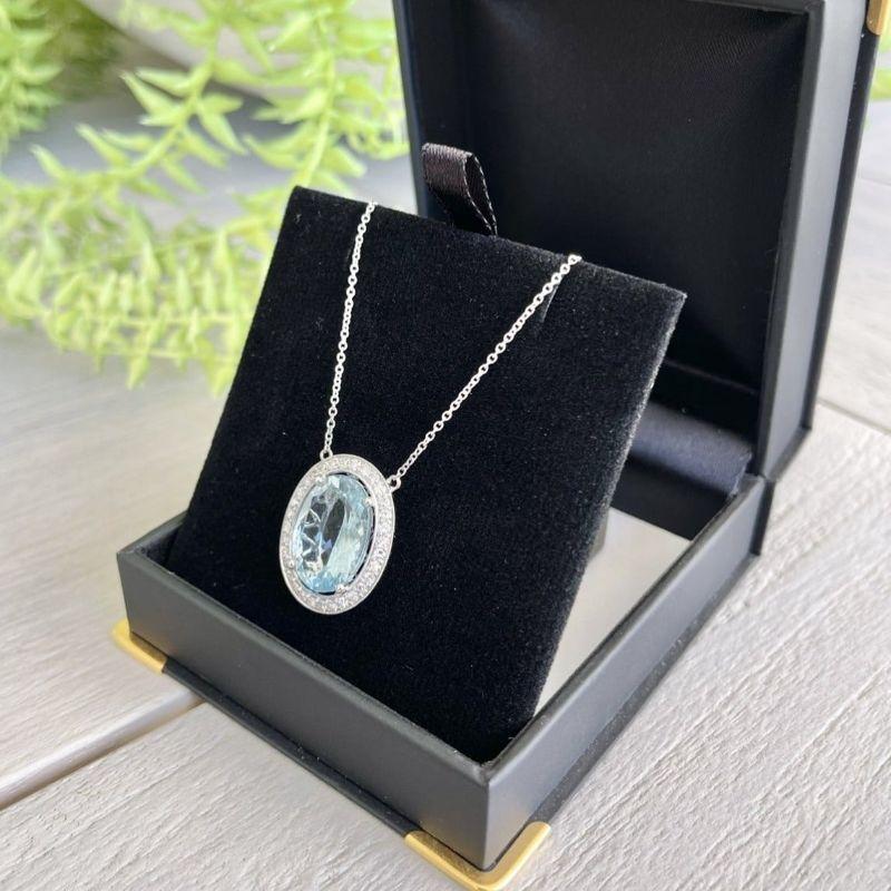 Women's 18ct White Gold Aquamarine Oval Pendant and Necklace For Sale