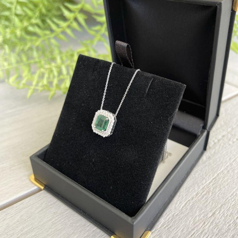 Women's 18ct White Gold Emerald and Diamond Pendant and Necklace For Sale