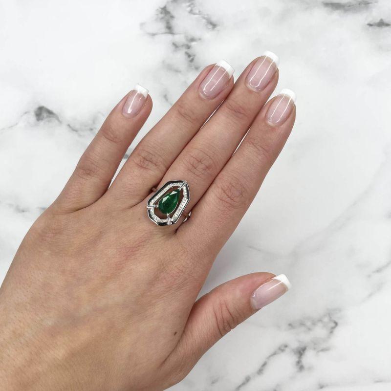 For Sale:  18ct White Gold Emerald Diamond and Onyx Dress Ring 5