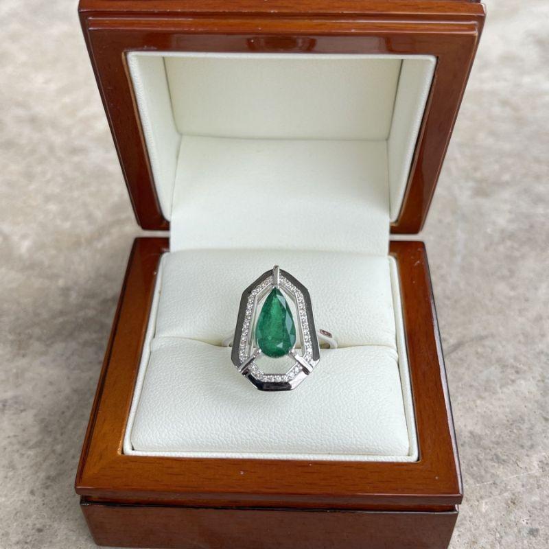 For Sale:  18ct White Gold Emerald Diamond and Onyx Dress Ring 7