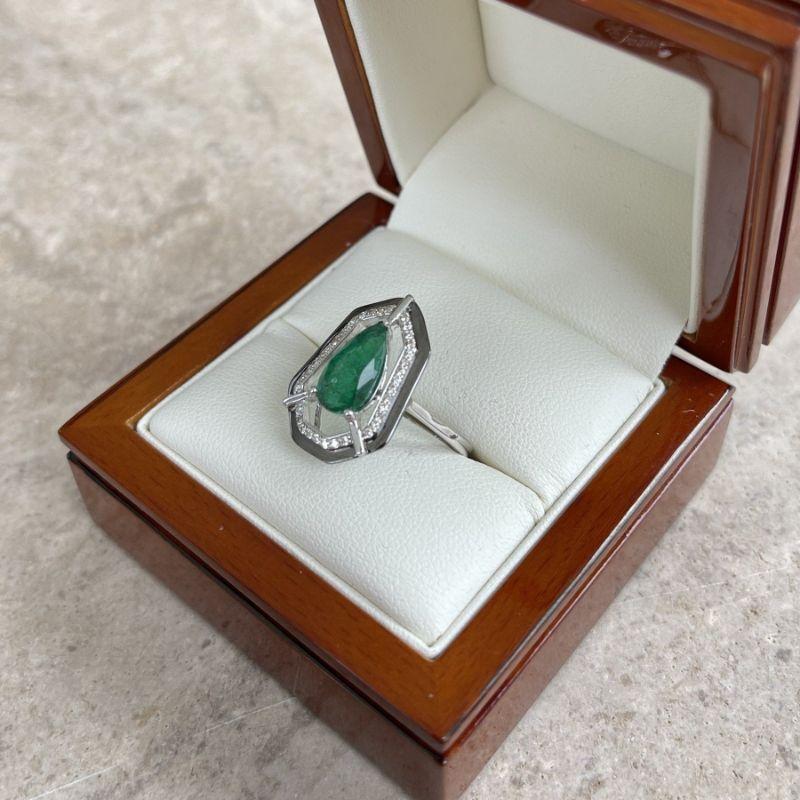 For Sale:  18ct White Gold Emerald Diamond and Onyx Dress Ring 8