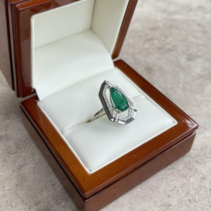 For Sale:  18ct White Gold Emerald Diamond and Onyx Dress Ring 9