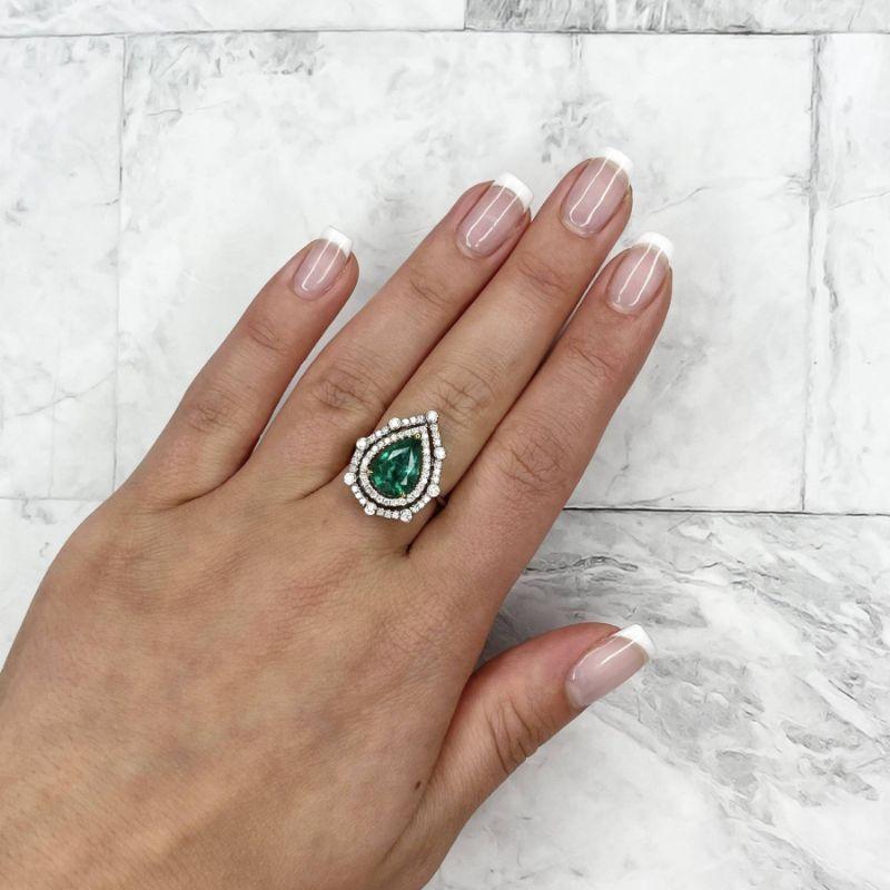 For Sale:  18ct White Gold Pear Emerald and Diamond Ring 5