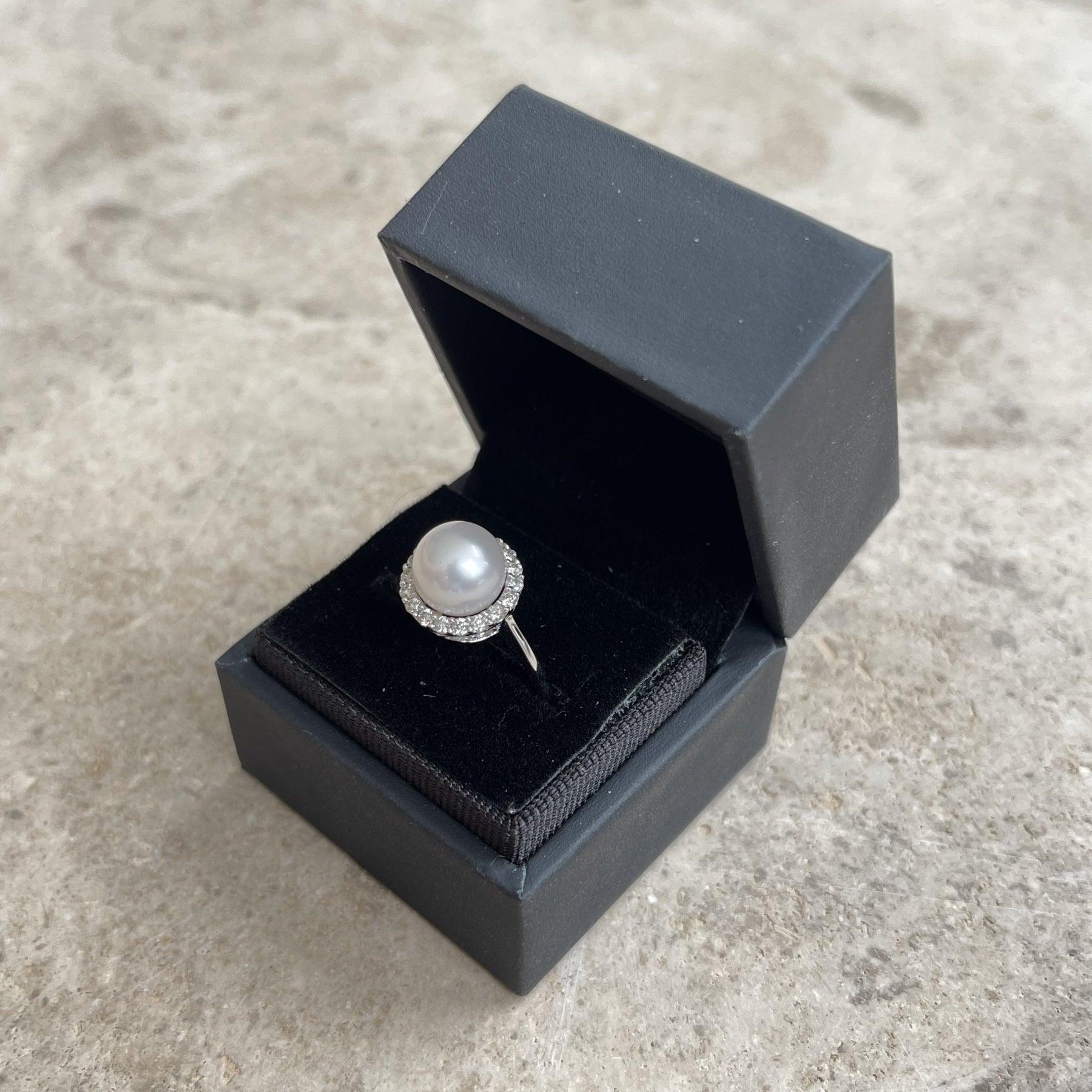For Sale:  18ct White Gold Pearl and Diamond Ring 4