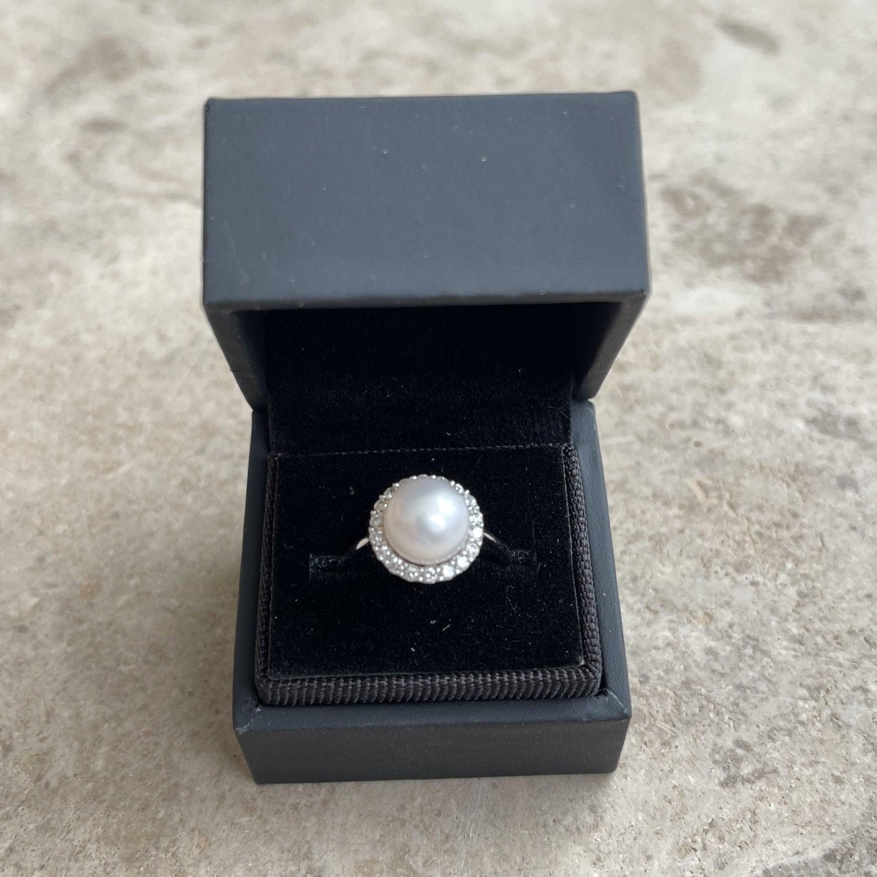 For Sale:  18ct White Gold Pearl and Diamond Ring 5