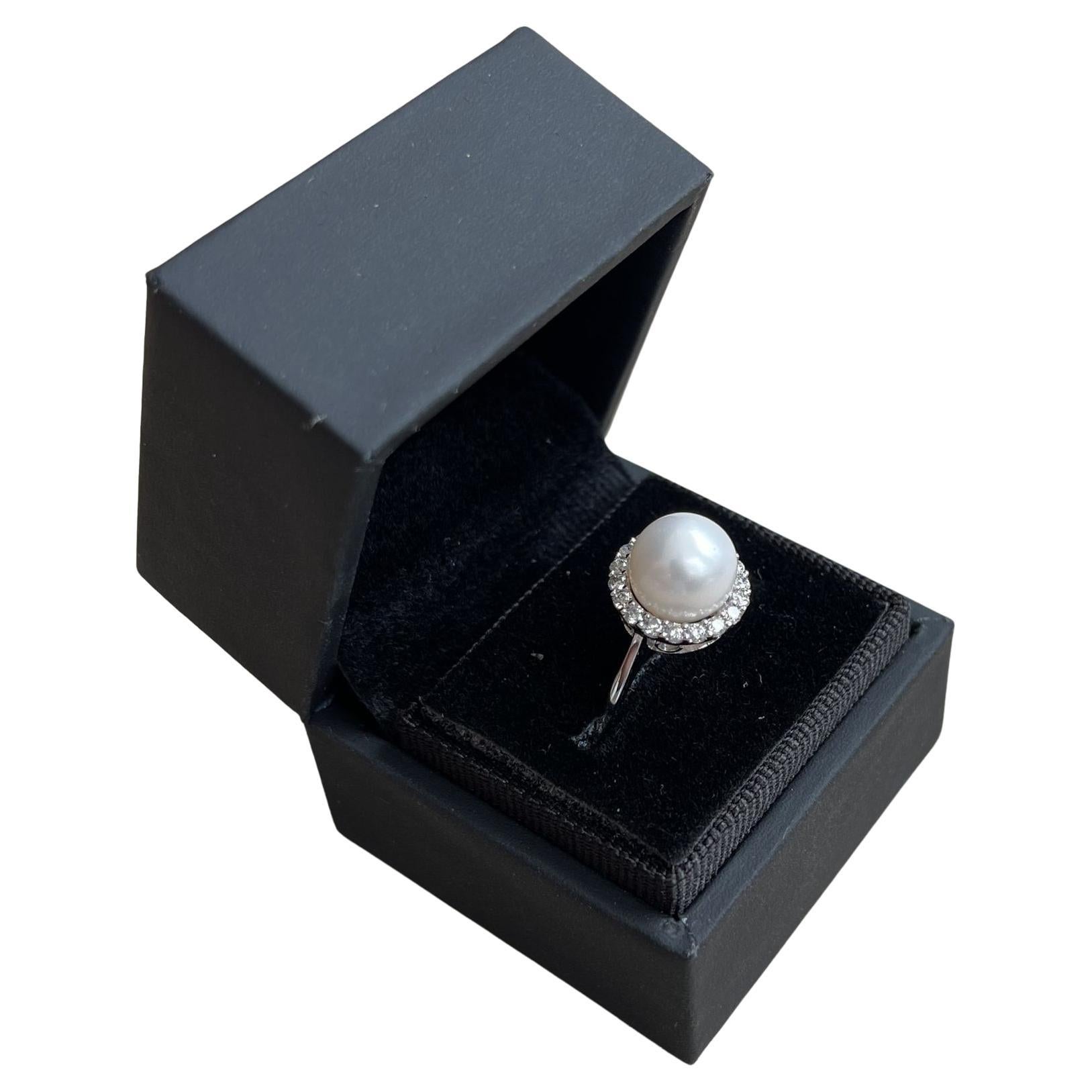 For Sale:  18ct White Gold Pearl and Diamond Ring 3