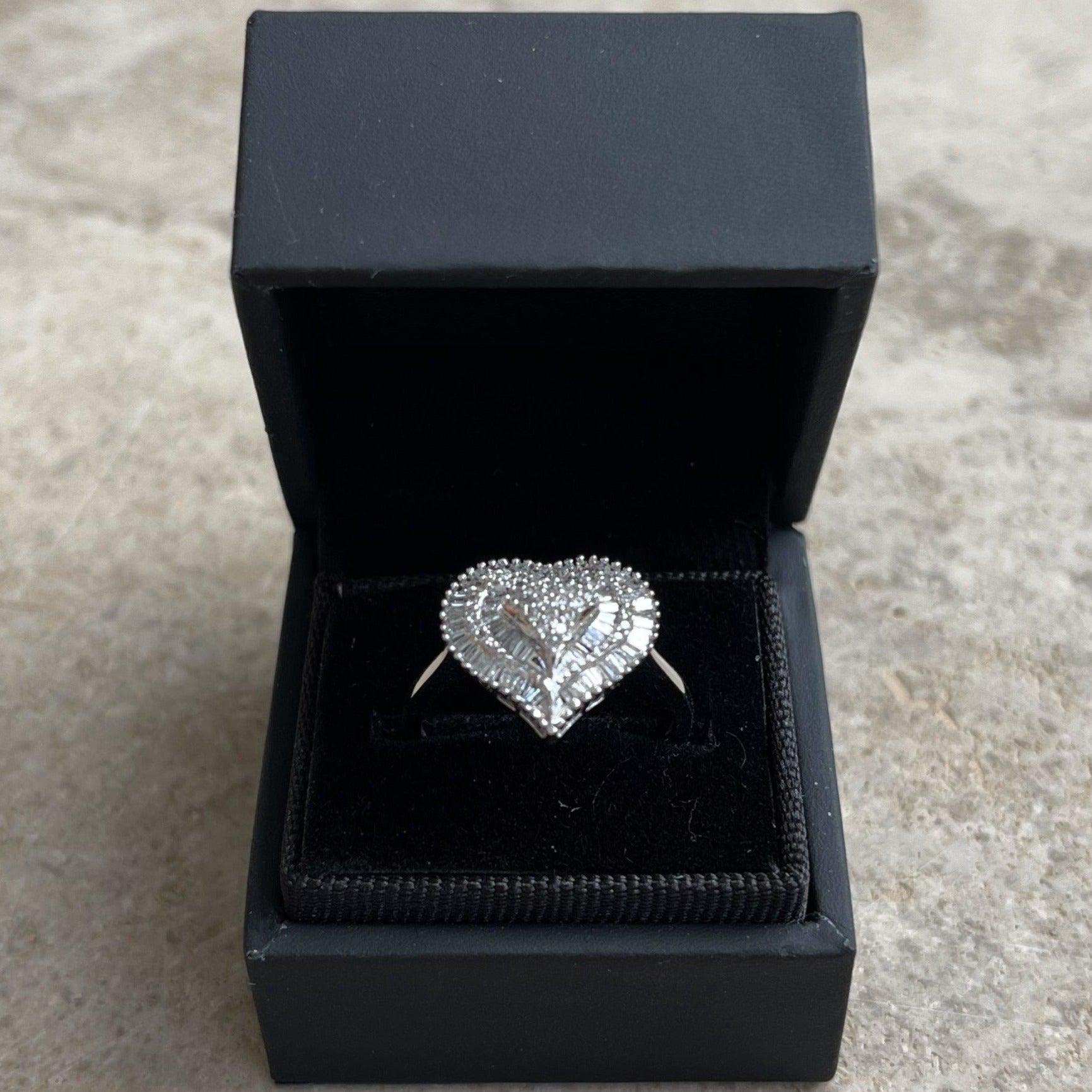 For Sale:  18ct White Gold Ring with 0.09ct and 0.30ct Diamonds 3