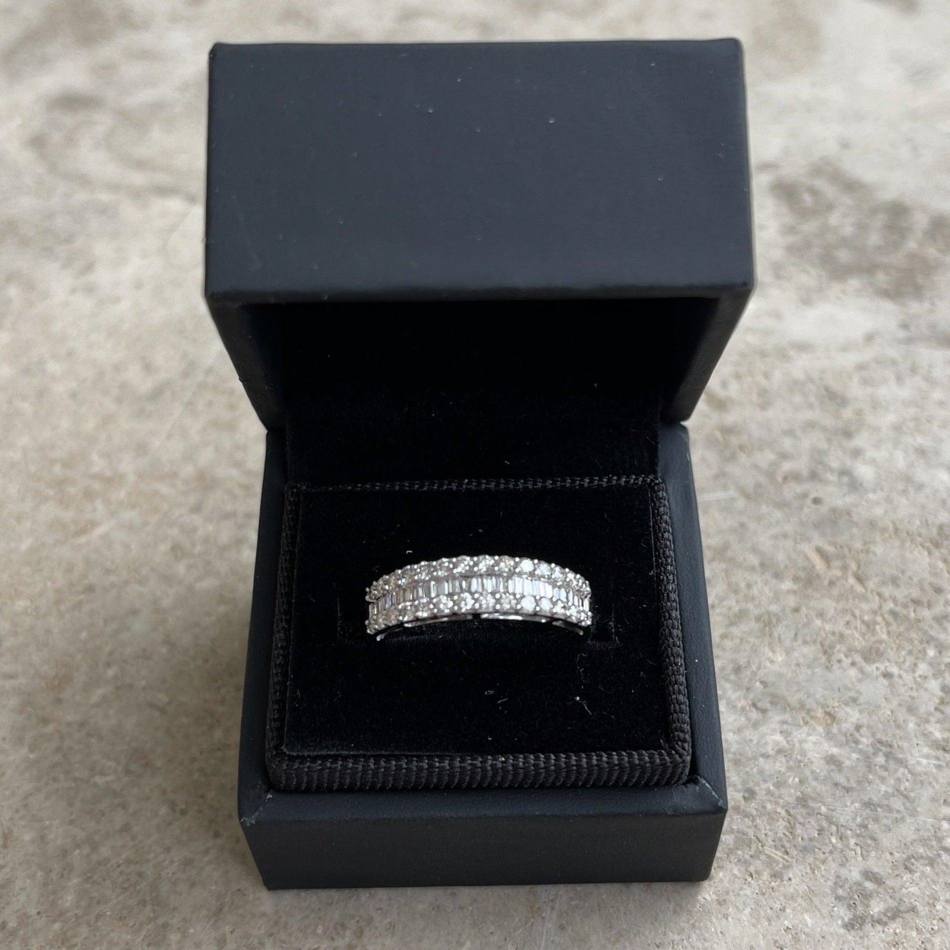 For Sale:  18ct White Gold Ring with 0.15ct and 0.32ct Diamonds 5