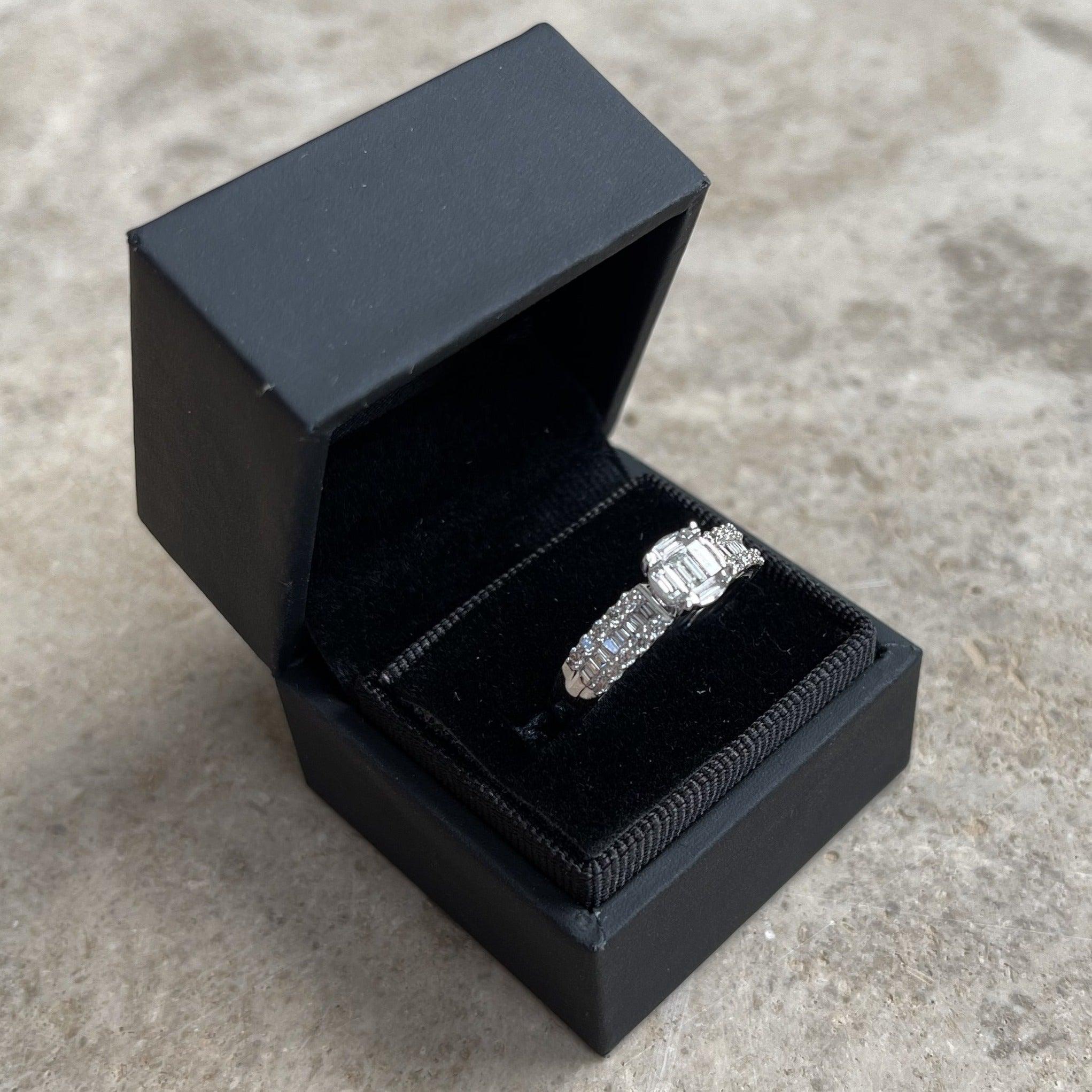 For Sale:  18ct White Gold Ring with 0.20ct and 0.25ct Diamonds 4