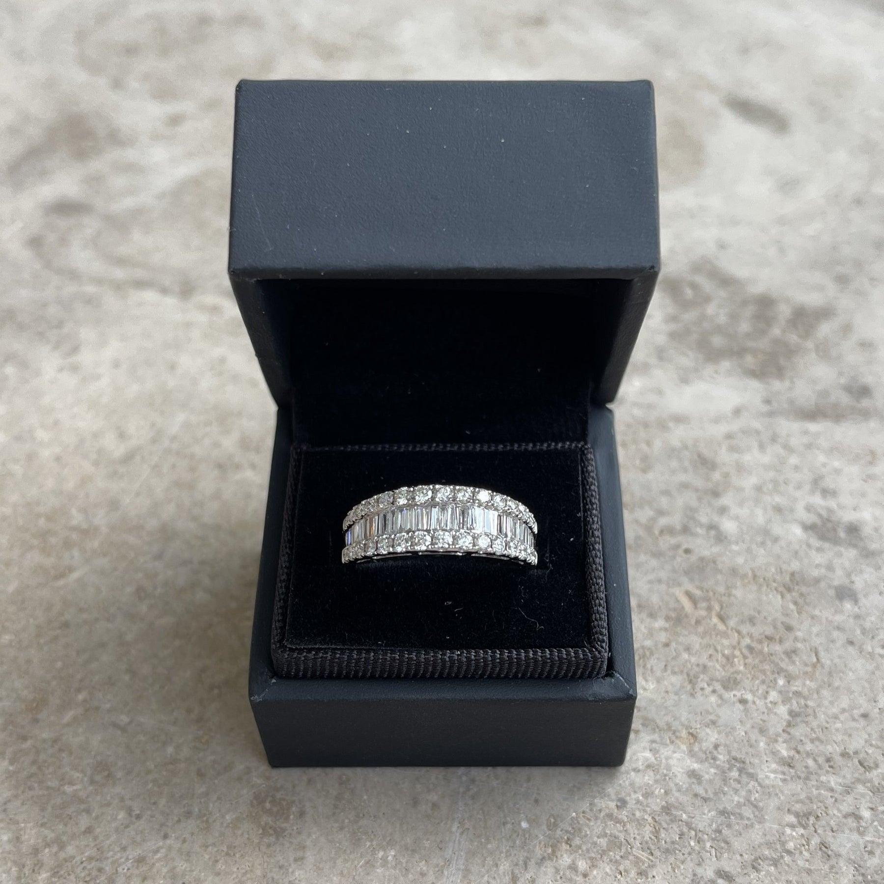 For Sale:  18ct White Gold Ring with 0.51ct and 0.25ct Diamonds 3